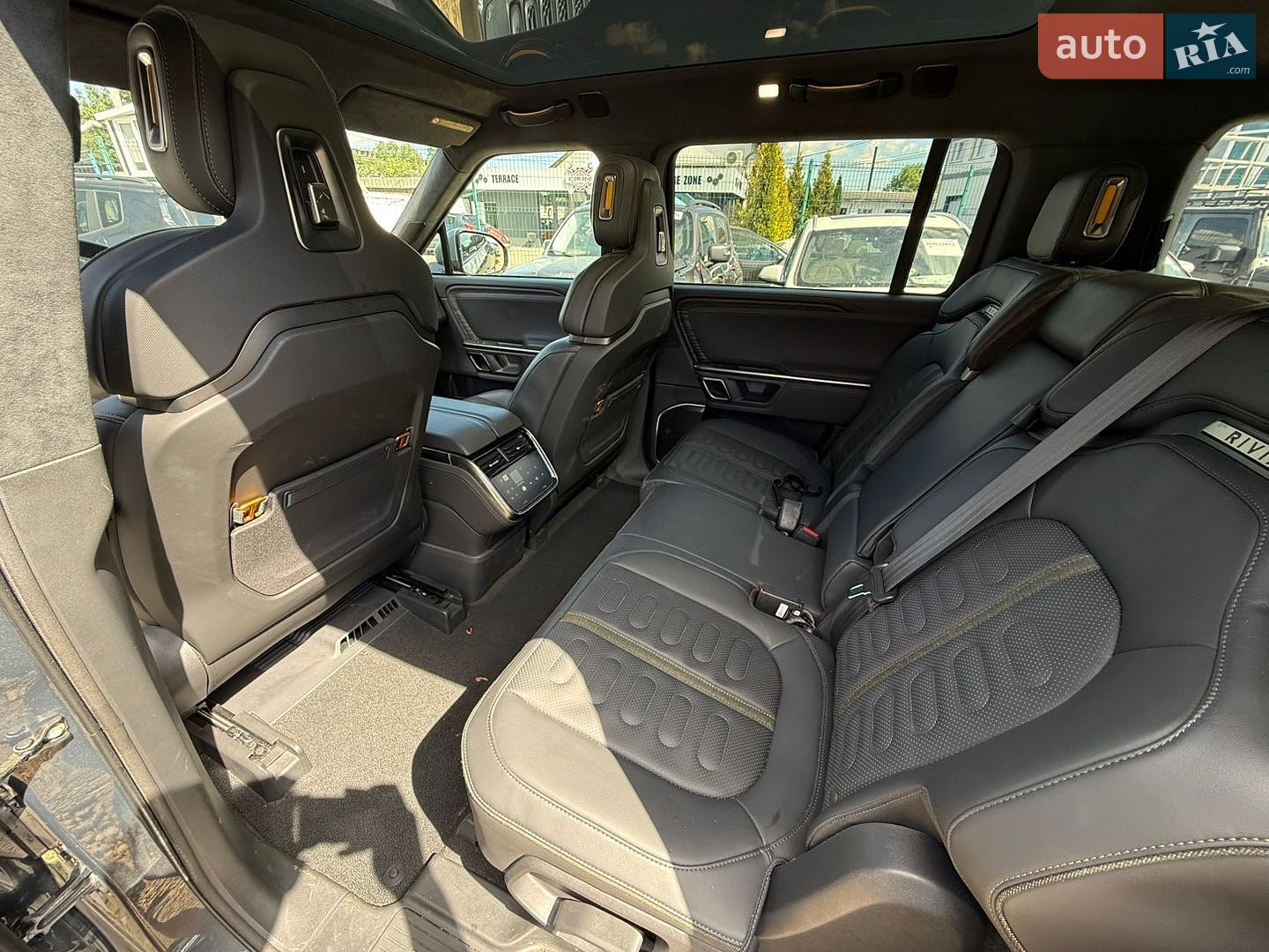 Rivian R1S 2023 VIN 7PDSGABA2PN021132 фото оголошення 18 з 30
