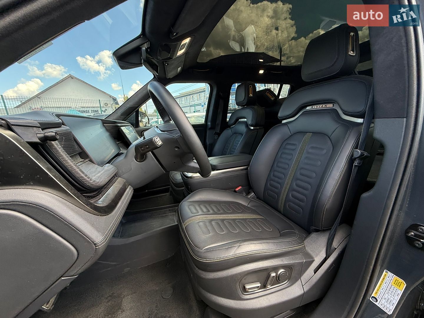Rivian R1S 2023 VIN 7PDSGABA2PN021132 фото оголошення 13 з 30