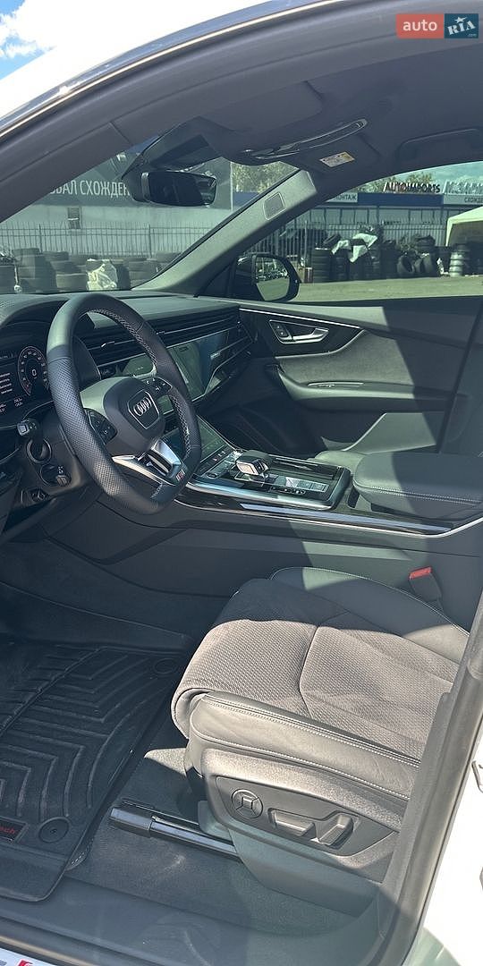Audi Q8 2024 VIN WAUZZZF12RD015670 фото оголошення 11 з 26