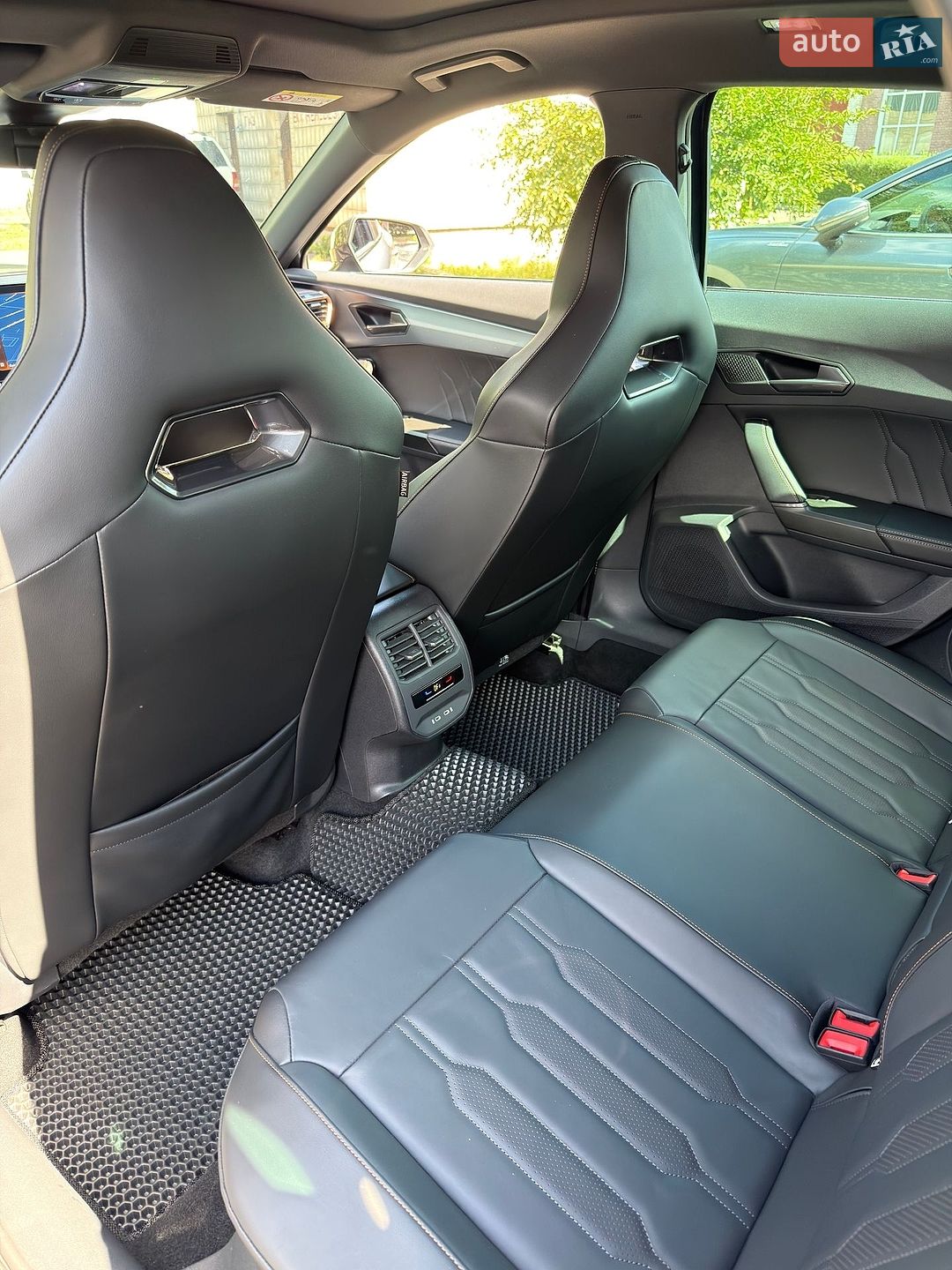 Cupra Formentor 2023 VIN VSSZZZKM7RR048538 фото оголошення 8 з 34