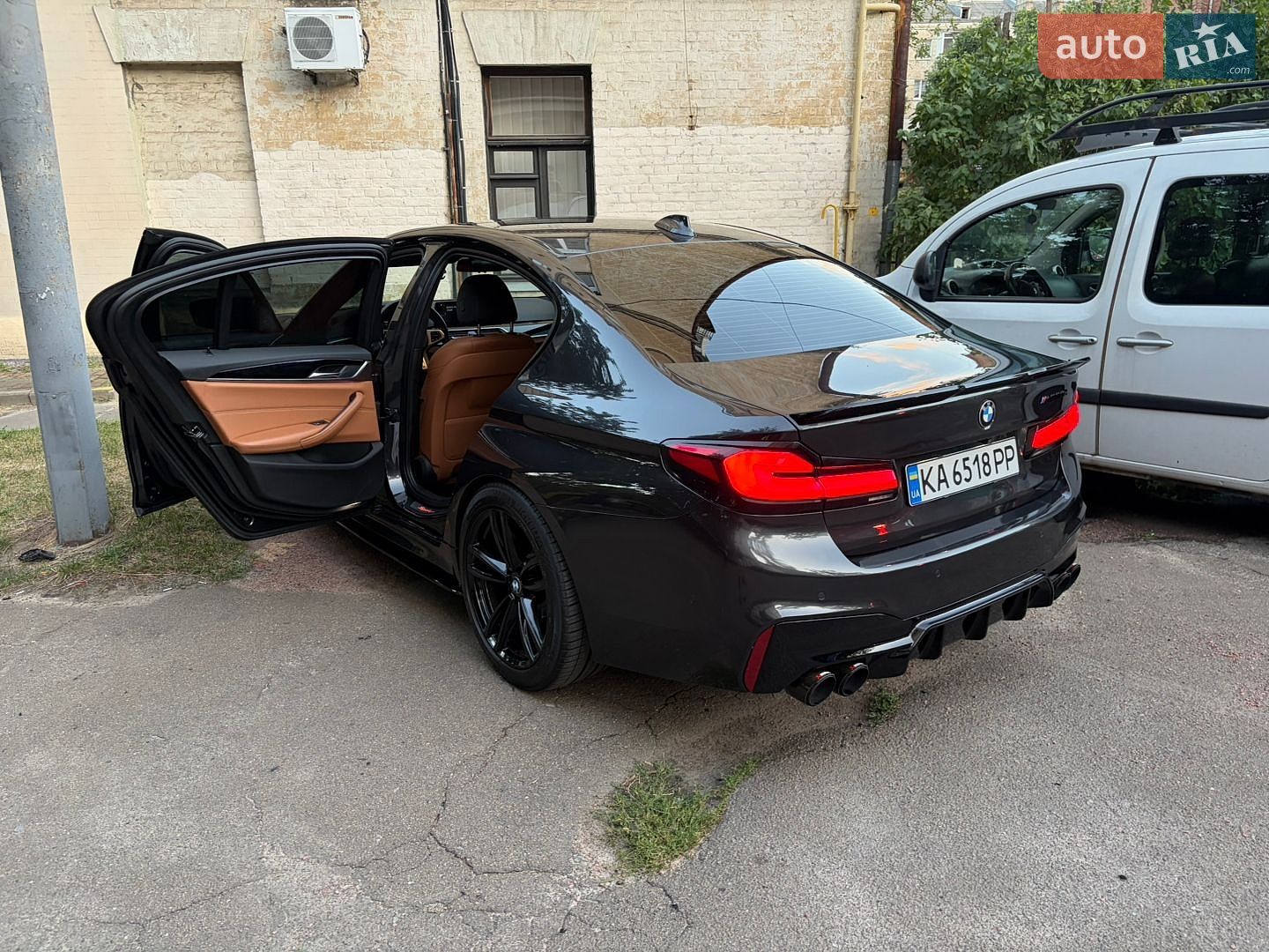BMW 5 Series 2017 VIN WBAJC91030G942238 фото оголошення 3 з 10