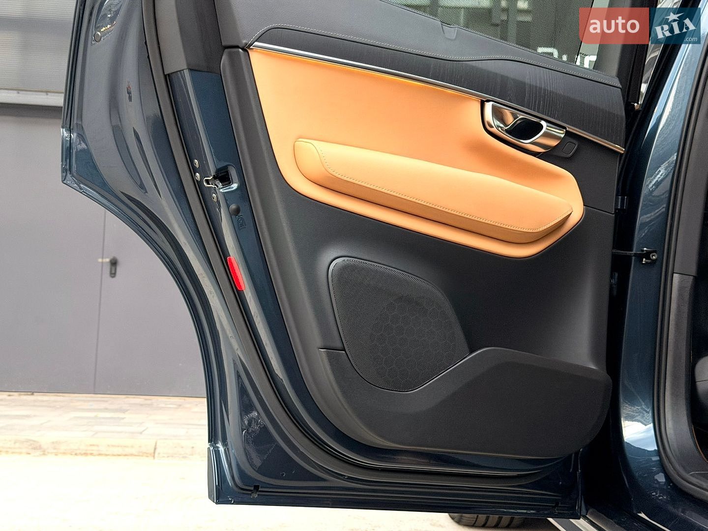 Volvo XC90 2024 VIN YV1LFM1V1S1318312 фото оголошення 35 з 68