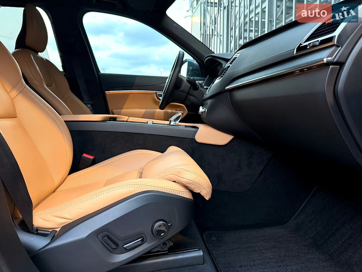 Volvo XC90 2024 VIN YV1LFM1V1S1318312 фото оголошення 54 з 68
