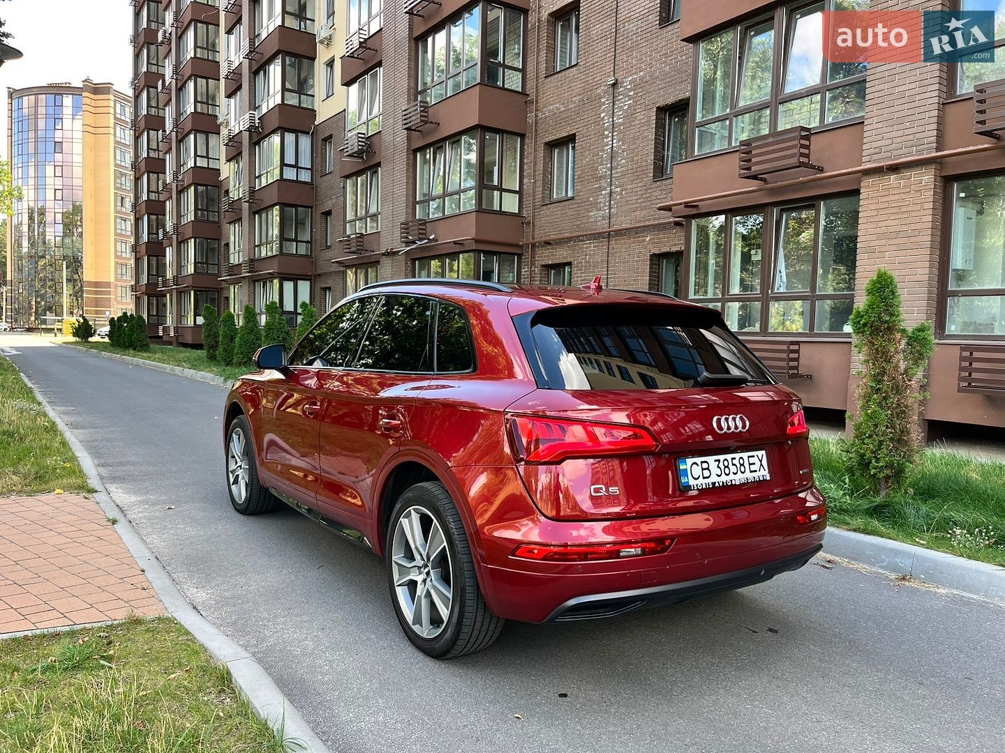 Audi Q5 2019 VIN WA1BNAFY0K2090894 фото оголошення 14 з 40