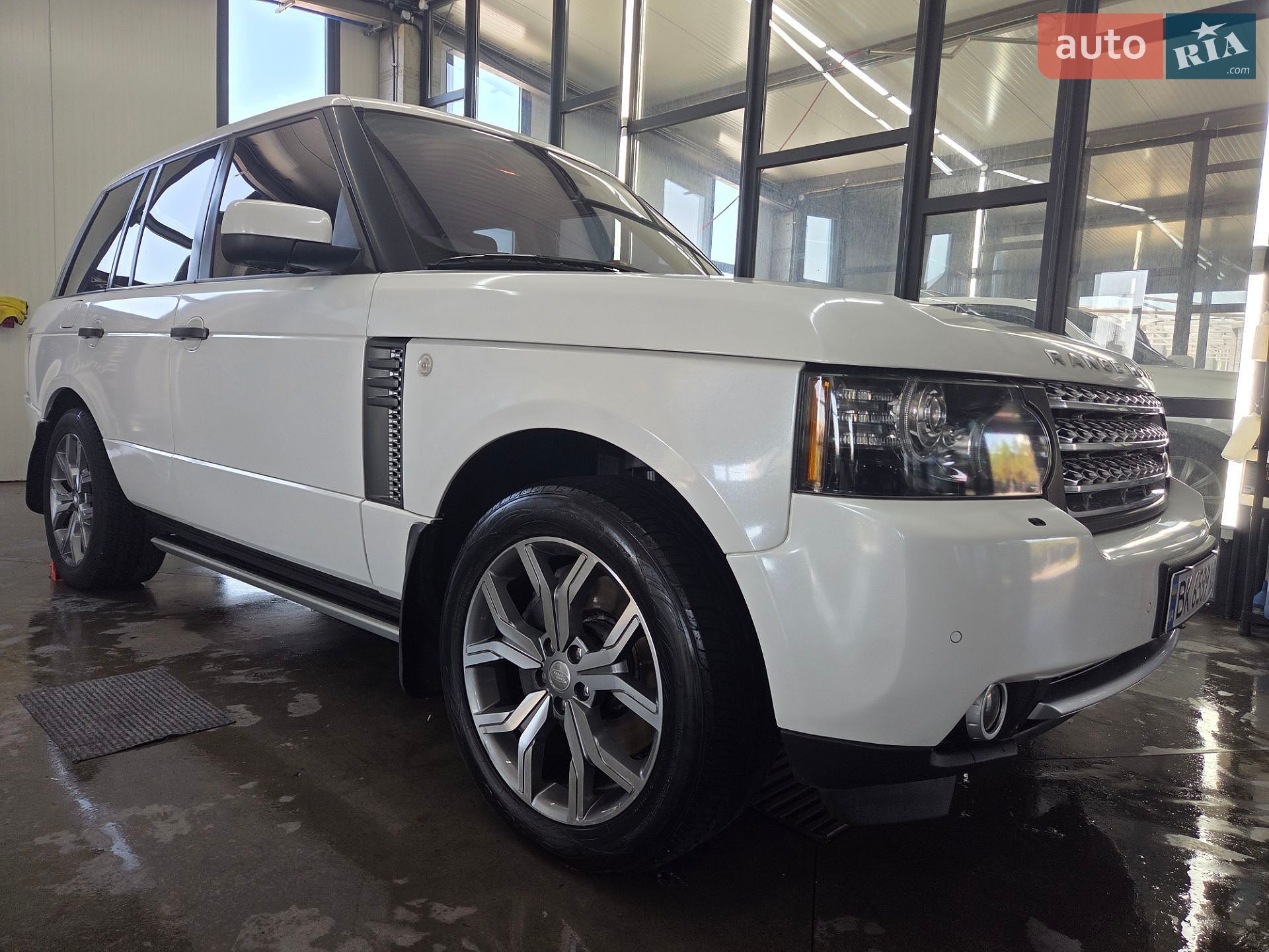Land Rover Range Rover 2011 VIN SALLMAME4BA357272 фото оголошення 2 з 17