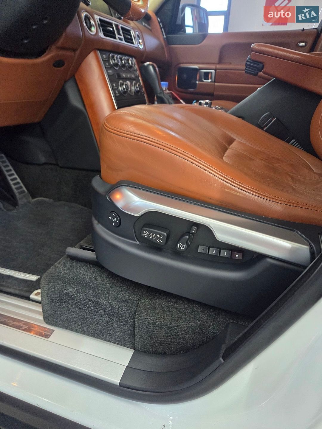 Land Rover Range Rover 2011 VIN SALLMAME4BA357272 фото оголошення 8 з 17