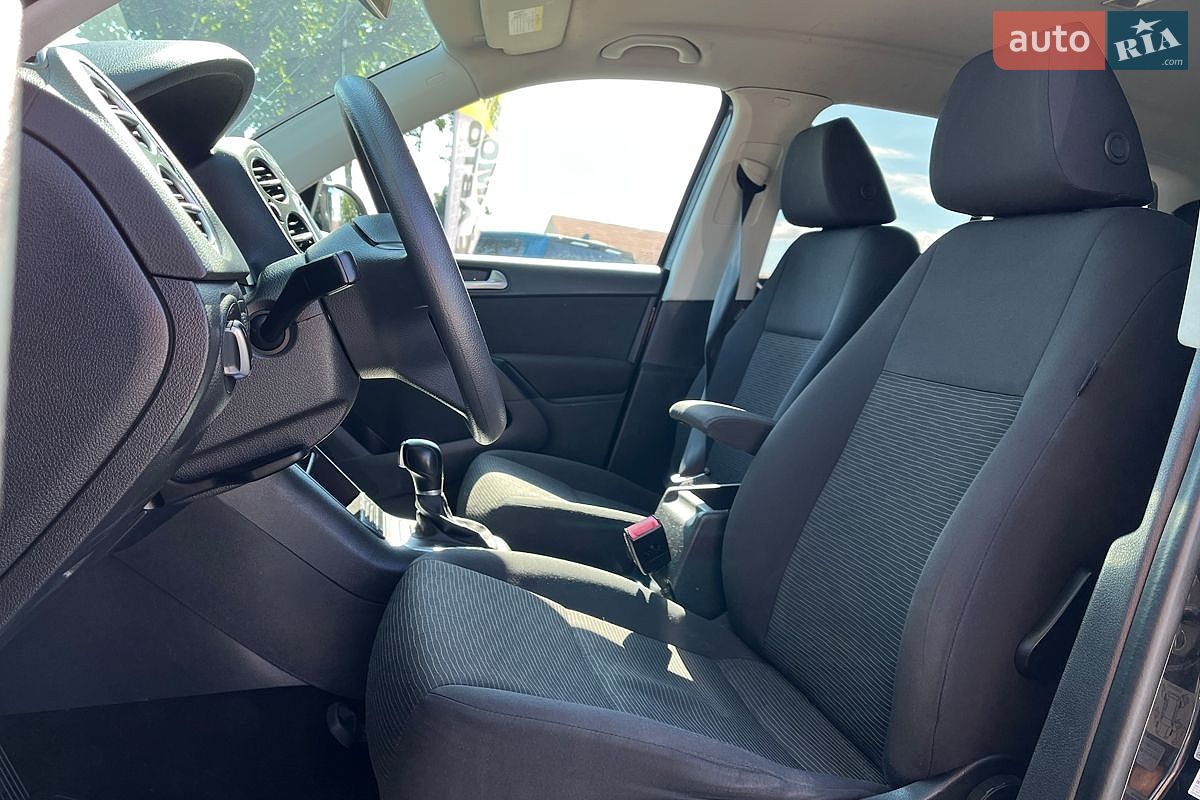 Volkswagen Tiguan 2017 VIN WVGAV7AXXHK052662 фото оголошення 9 з 17