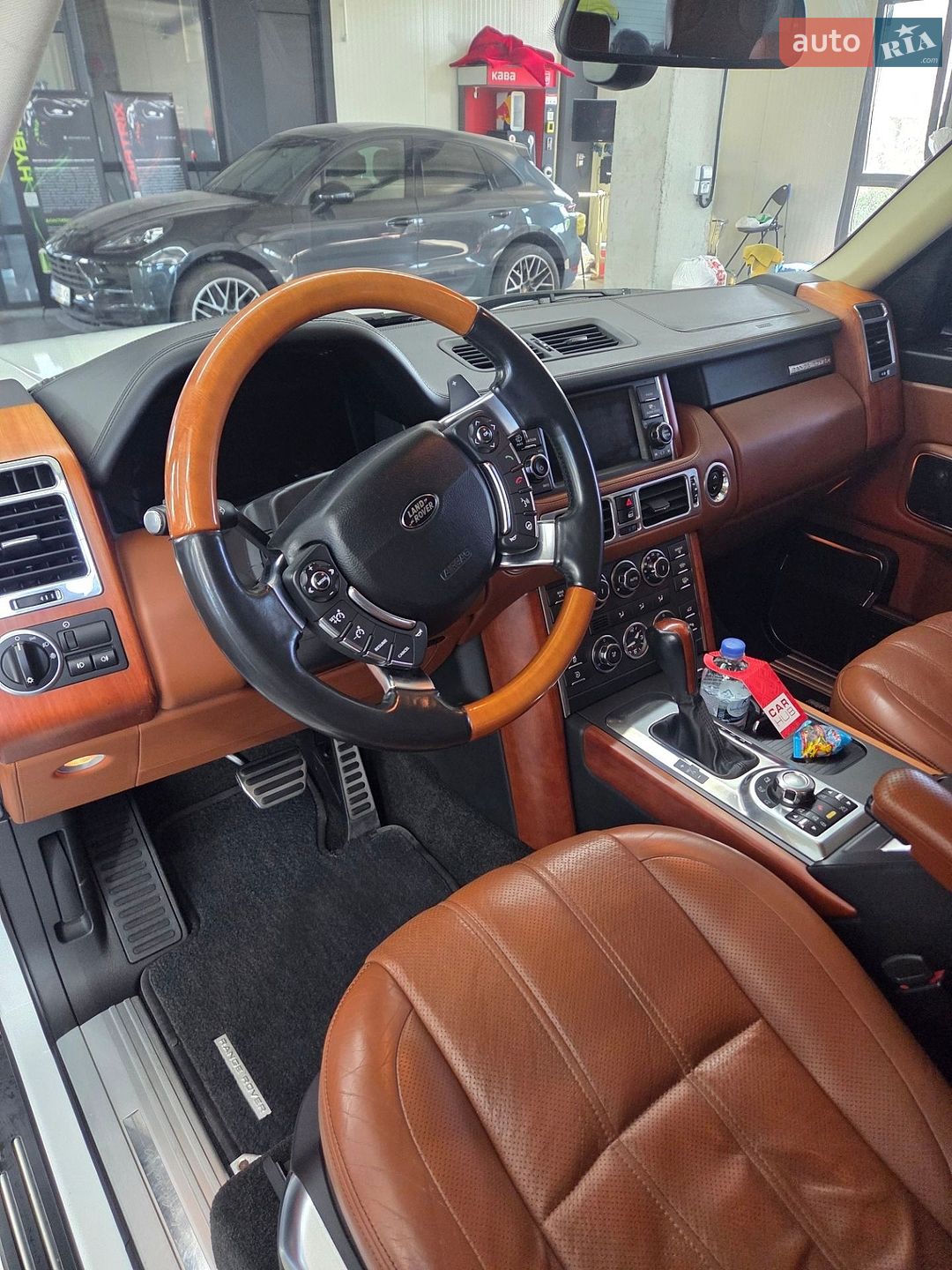 Land Rover Range Rover 2011 VIN SALLMAME4BA357272 фото оголошення 11 з 17
