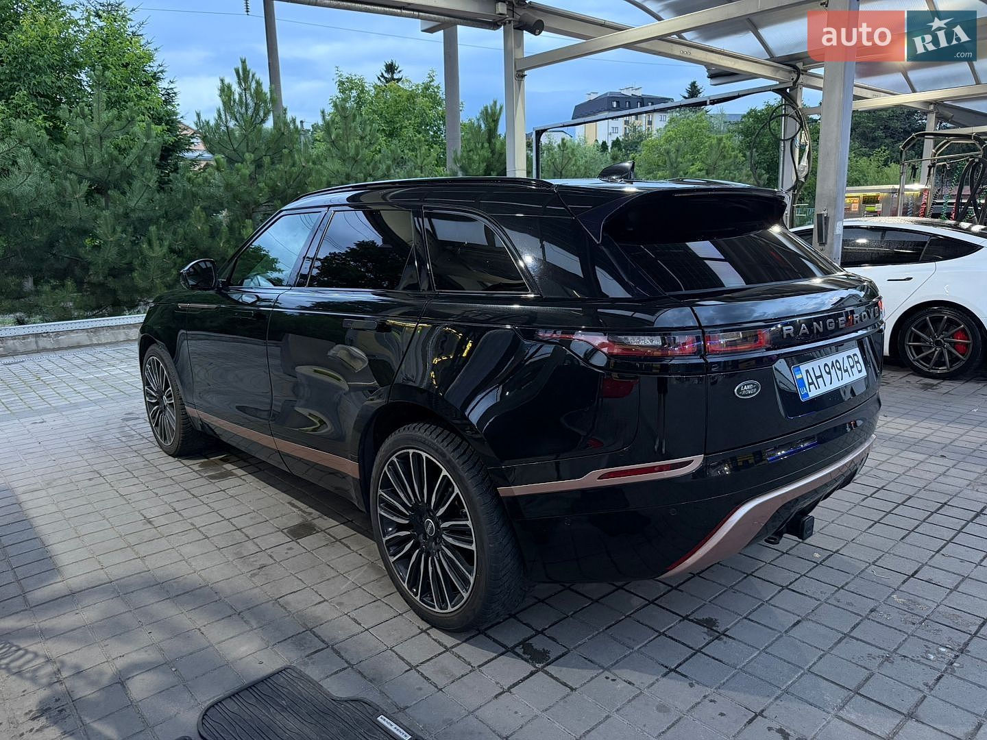 Land Rover Range Rover Velar 2019 VIN SALYB2FV9KA227236 фото оголошення 10 з 36