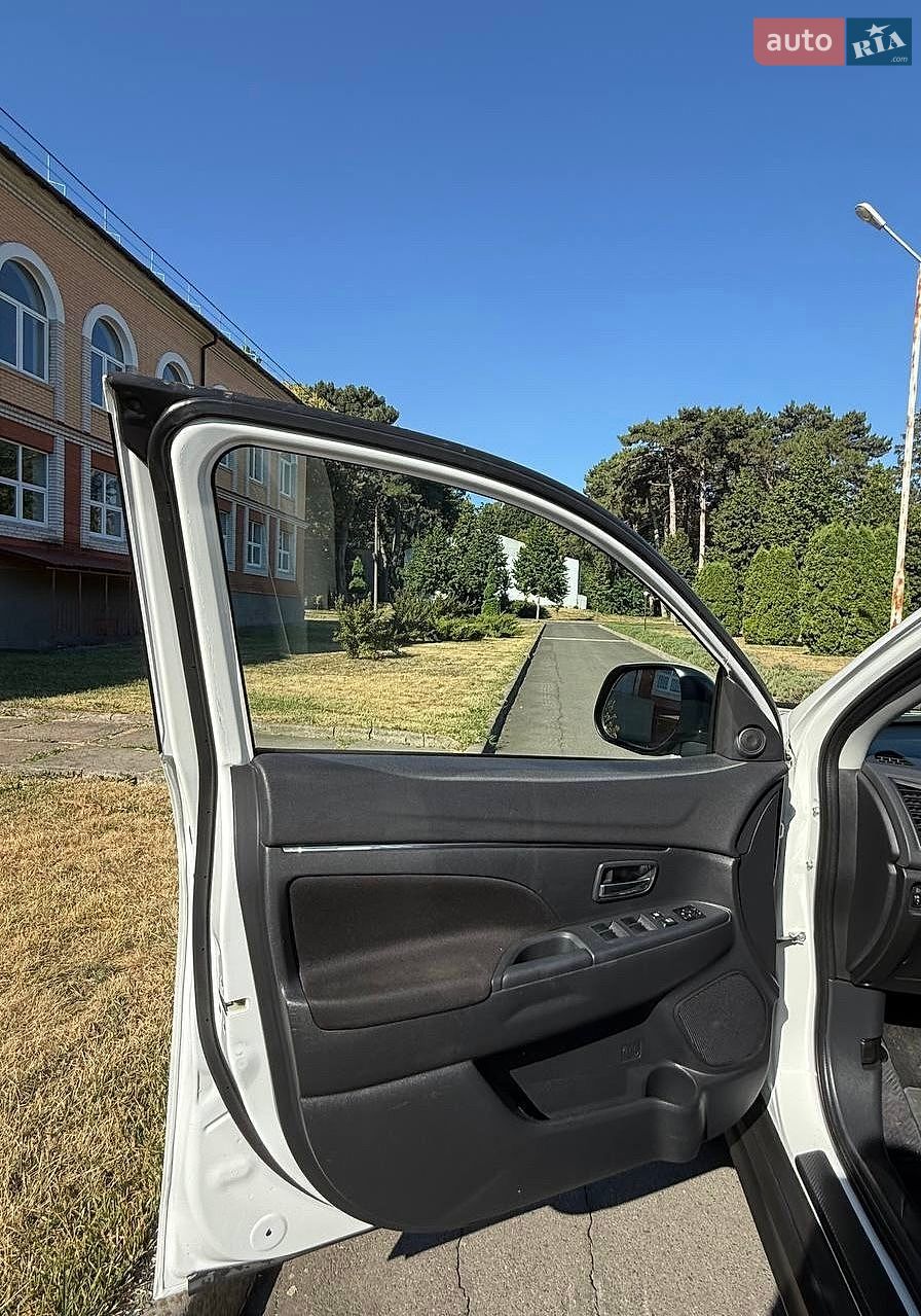 Mitsubishi ASX 2019 VIN JMBXNGA1WLU000281 фото оголошення 40 з 43