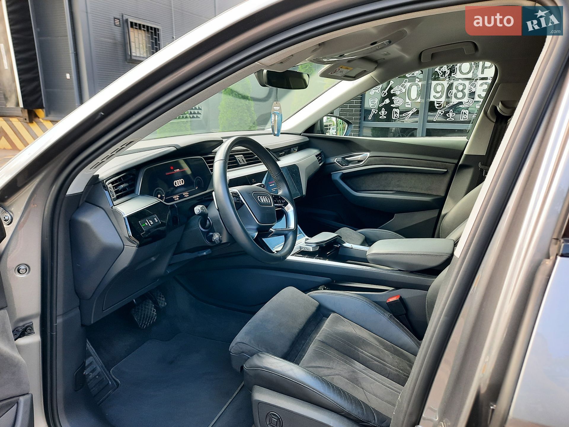 Audi e-tron 2021 VIN WAUZZZGE8MB043009 фото оголошення 49 з 83