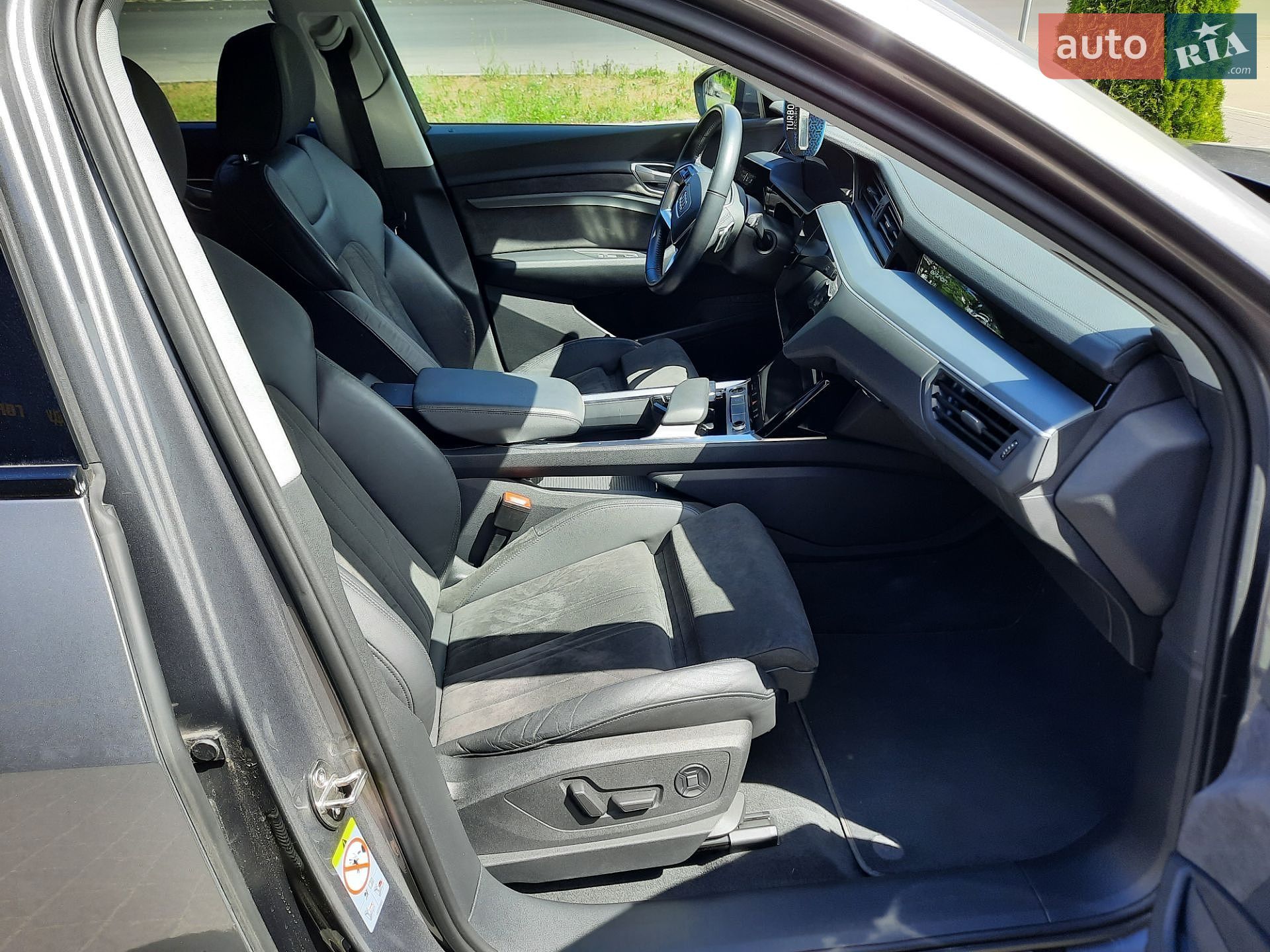 Audi e-tron 2021 VIN WAUZZZGE8MB043009 фото оголошення 55 з 83