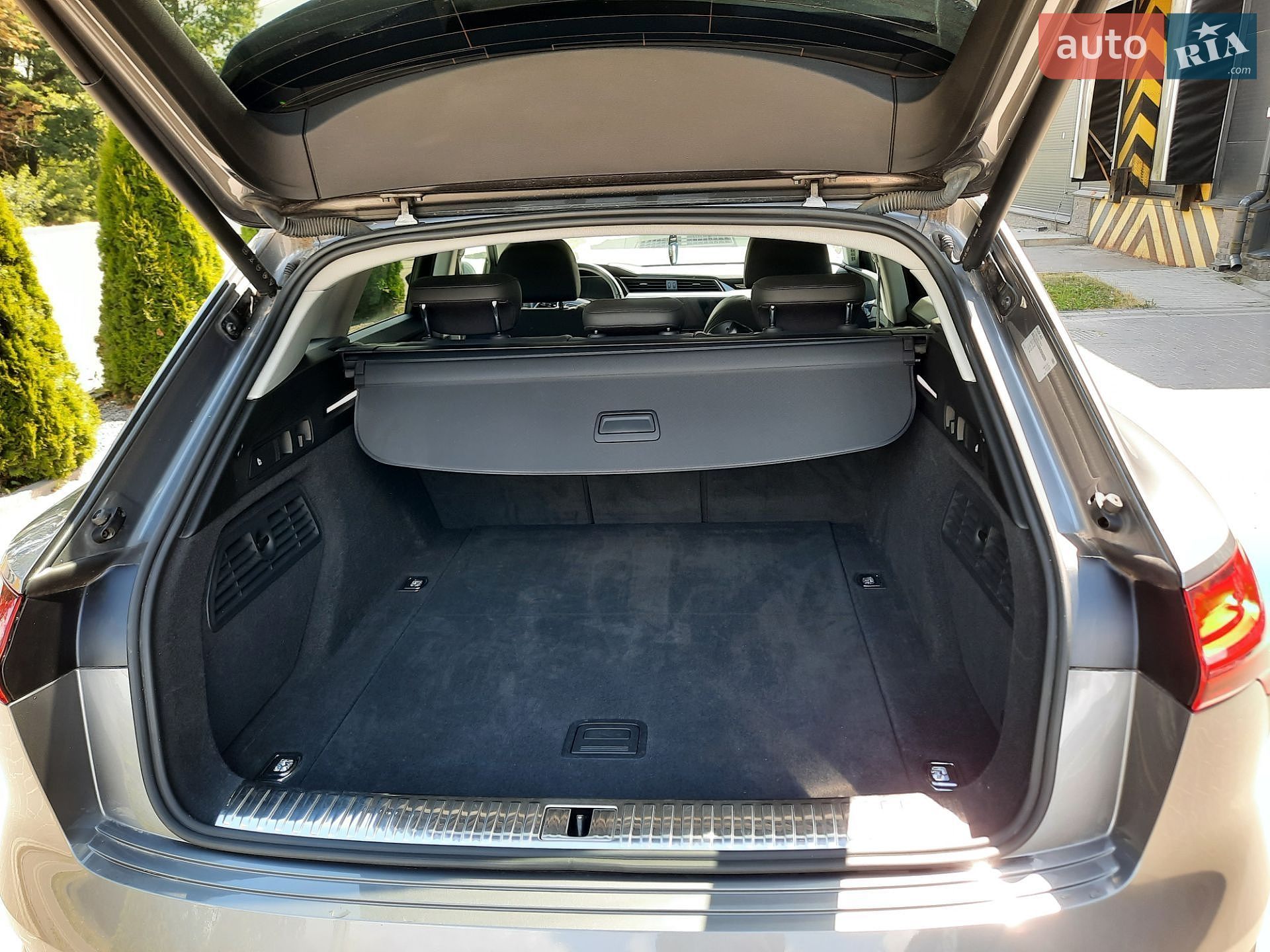 Audi e-tron 2021 VIN WAUZZZGE8MB043009 фото оголошення 56 з 83