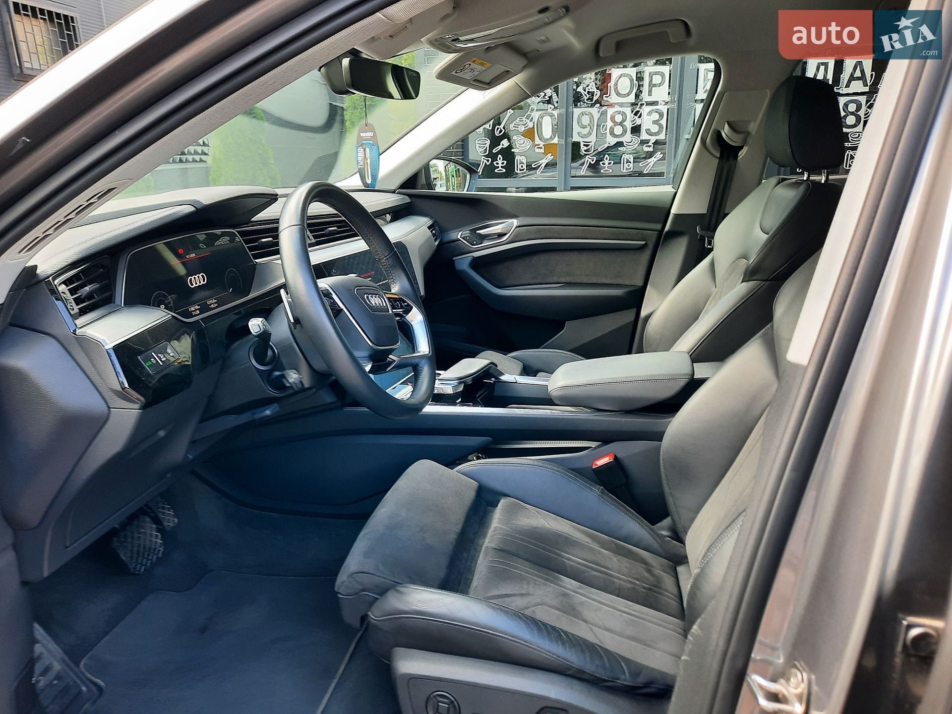 Audi e-tron 2021 VIN WAUZZZGE8MB043009 фото оголошення 51 з 83