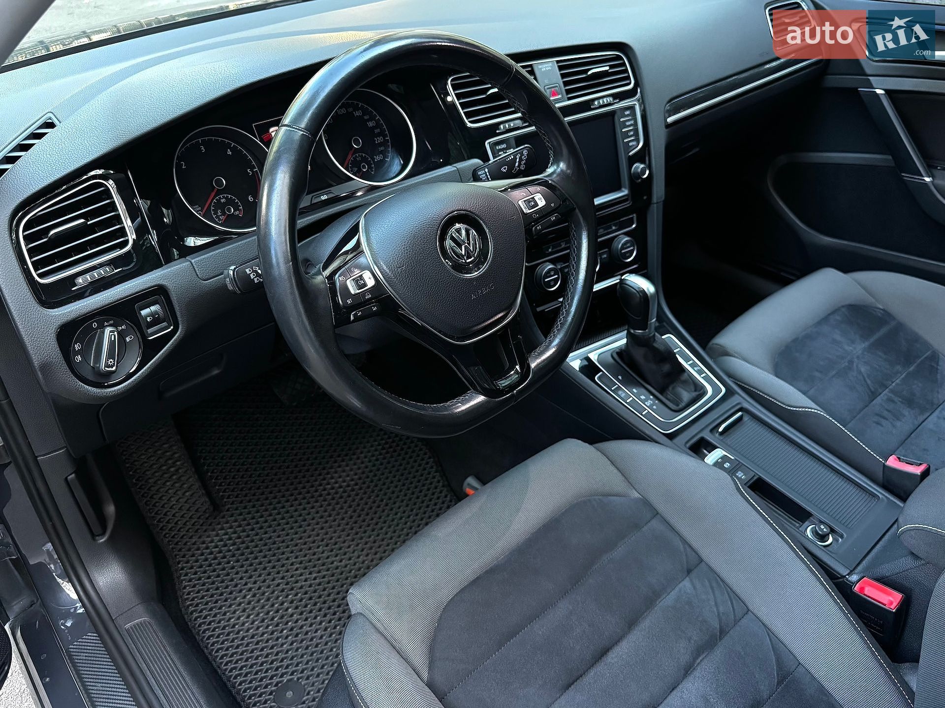 Volkswagen Golf 2016 VIN WVWZZZAUZHP551079 фото оголошення 14 з 63
