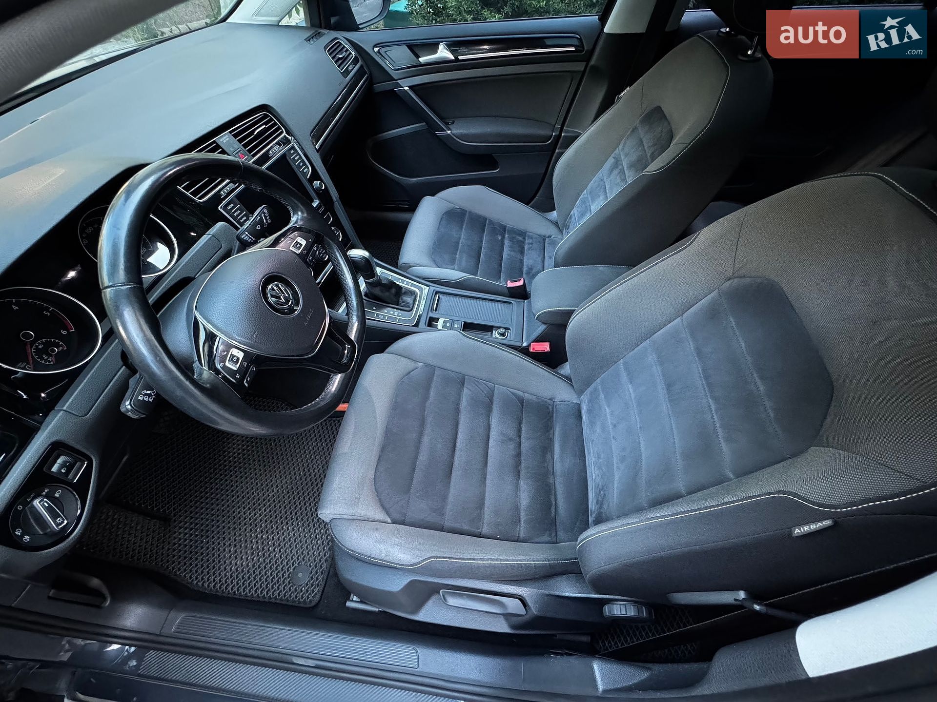 Volkswagen Golf 2016 VIN WVWZZZAUZHP551079 фото оголошення 48 з 63