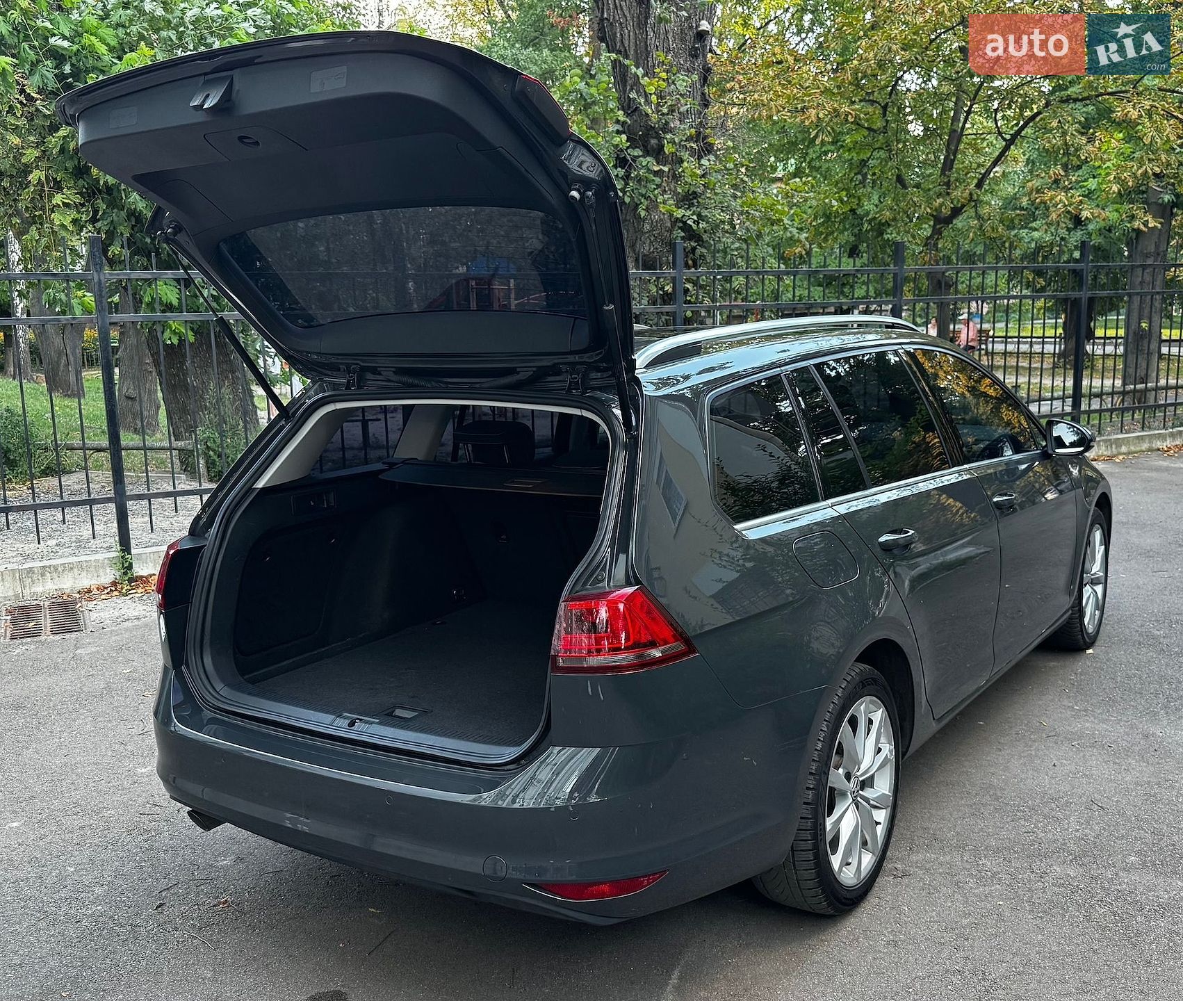 Volkswagen Golf 2016 VIN WVWZZZAUZHP551079 фото оголошення 50 з 63