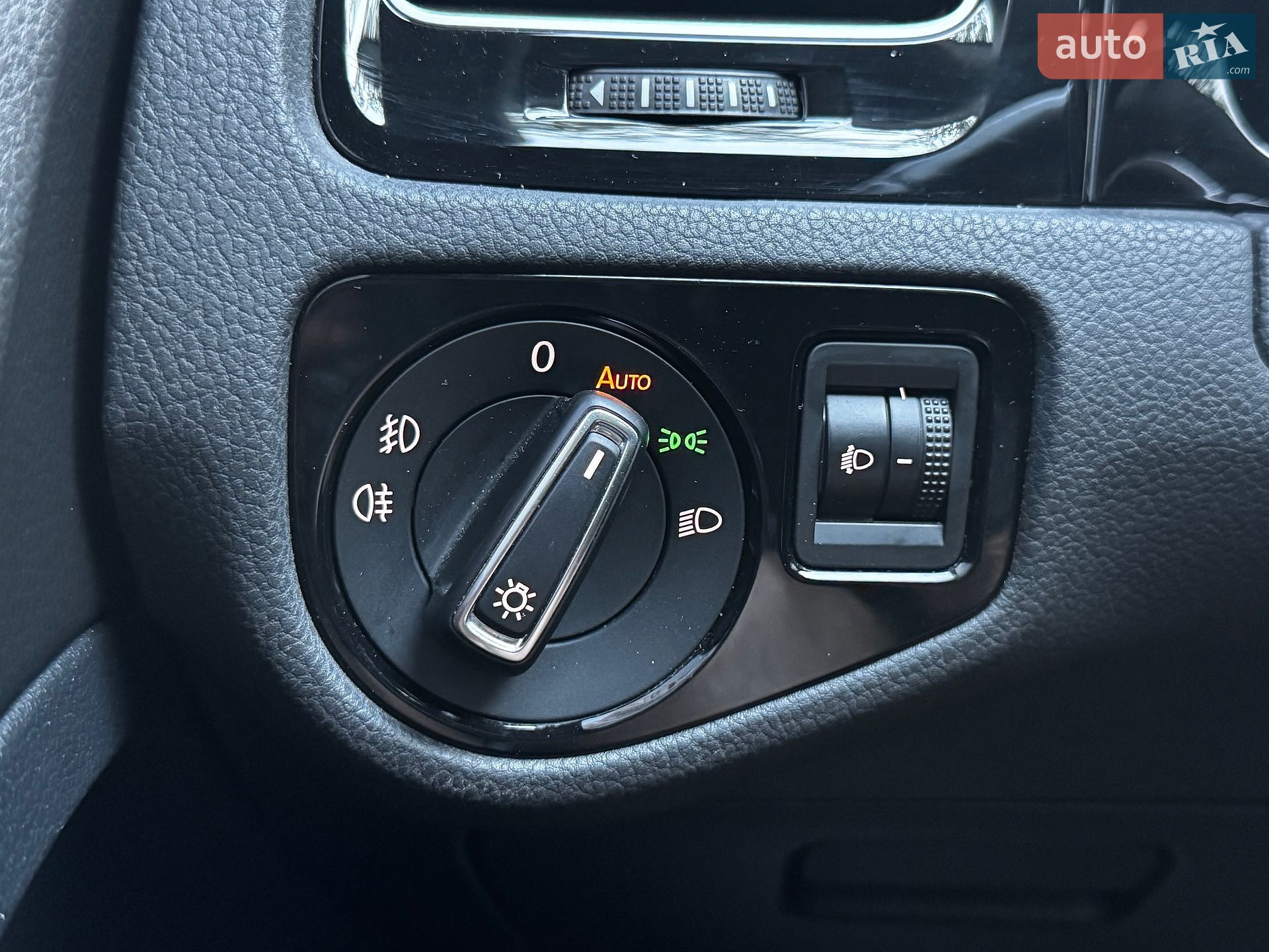 Volkswagen Golf 2016 VIN WVWZZZAUZHP551079 фото оголошення 45 з 63