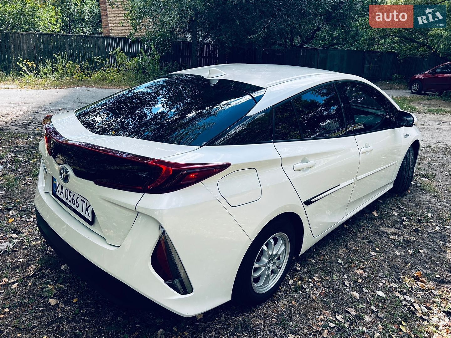 Toyota Prius Prime 2016 VIN JTDKARFP5H3002304 фото оголошення 12 з 32