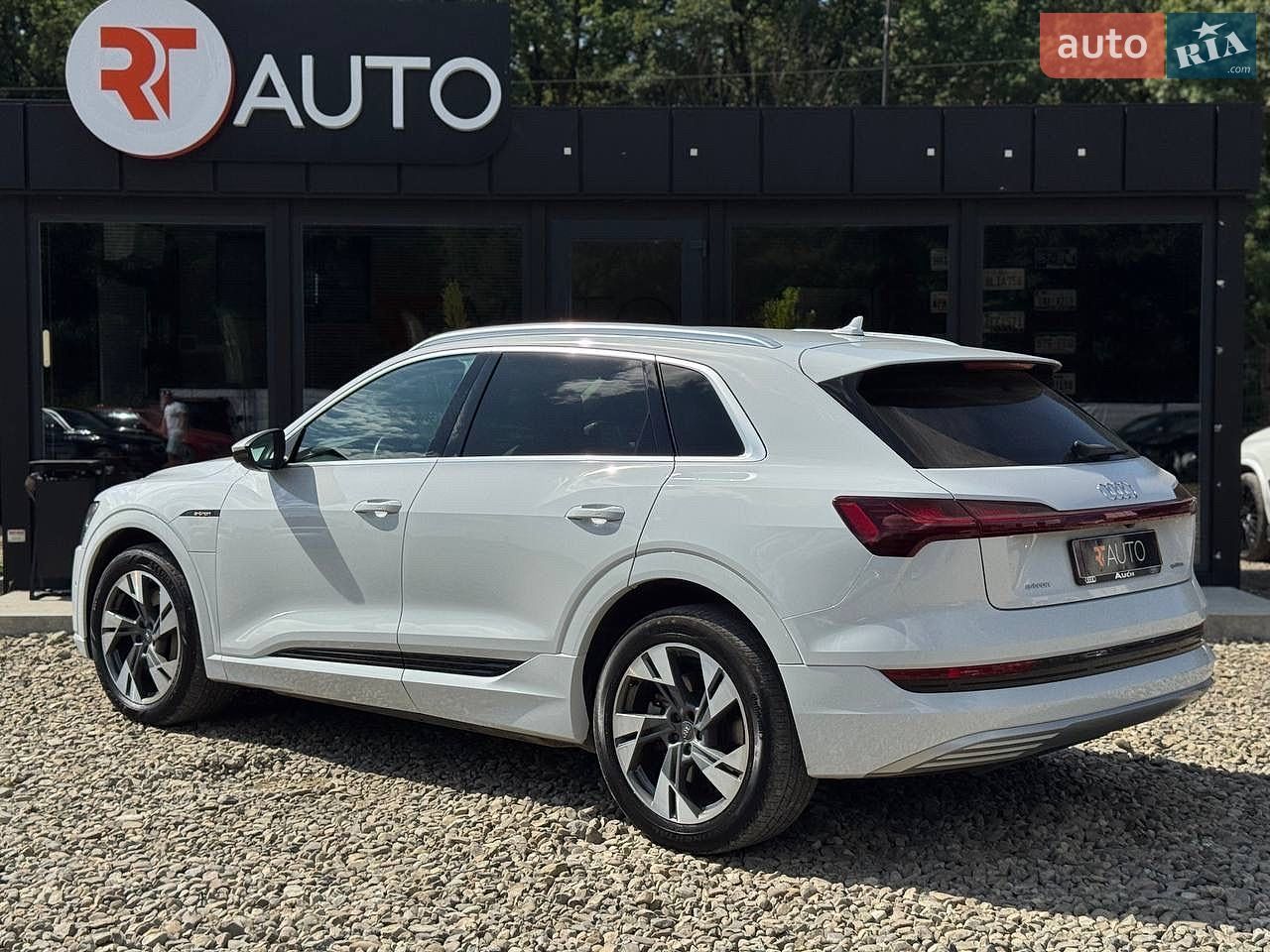 Audi e-tron 2021 VIN WA1AAAGE8MB000728 фото оголошення 3 з 22
