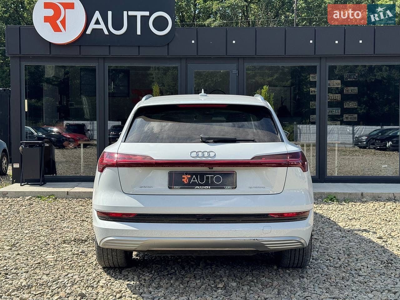 Audi e-tron 2021 VIN WA1AAAGE8MB000728 фото оголошення 4 з 22