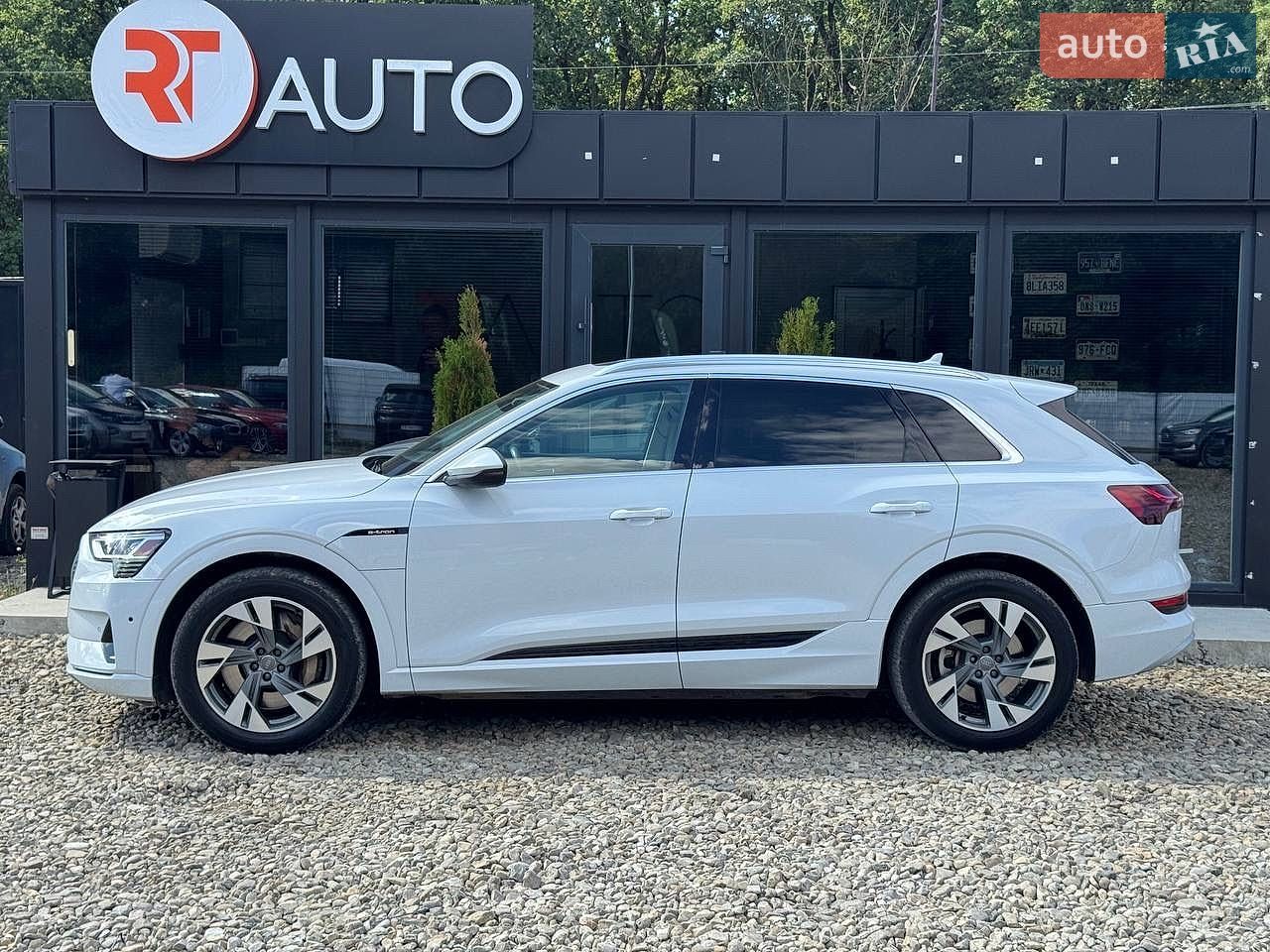 Audi e-tron 2021 VIN WA1AAAGE8MB000728 фото оголошення 2 з 22
