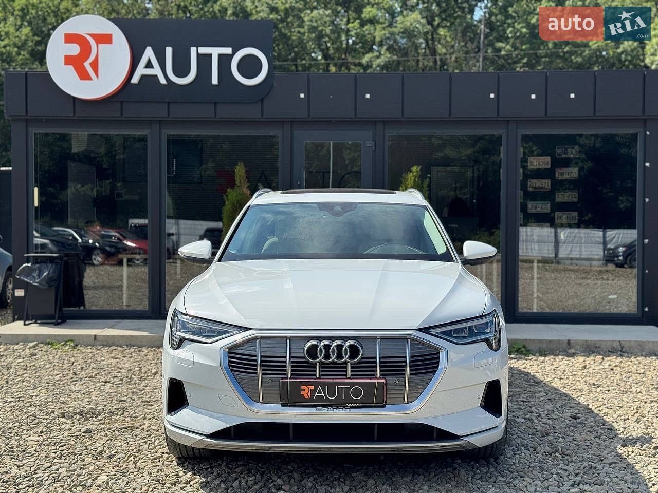 Audi e-tron 2021 VIN WA1AAAGE8MB000728 фото оголошення 8 з 22