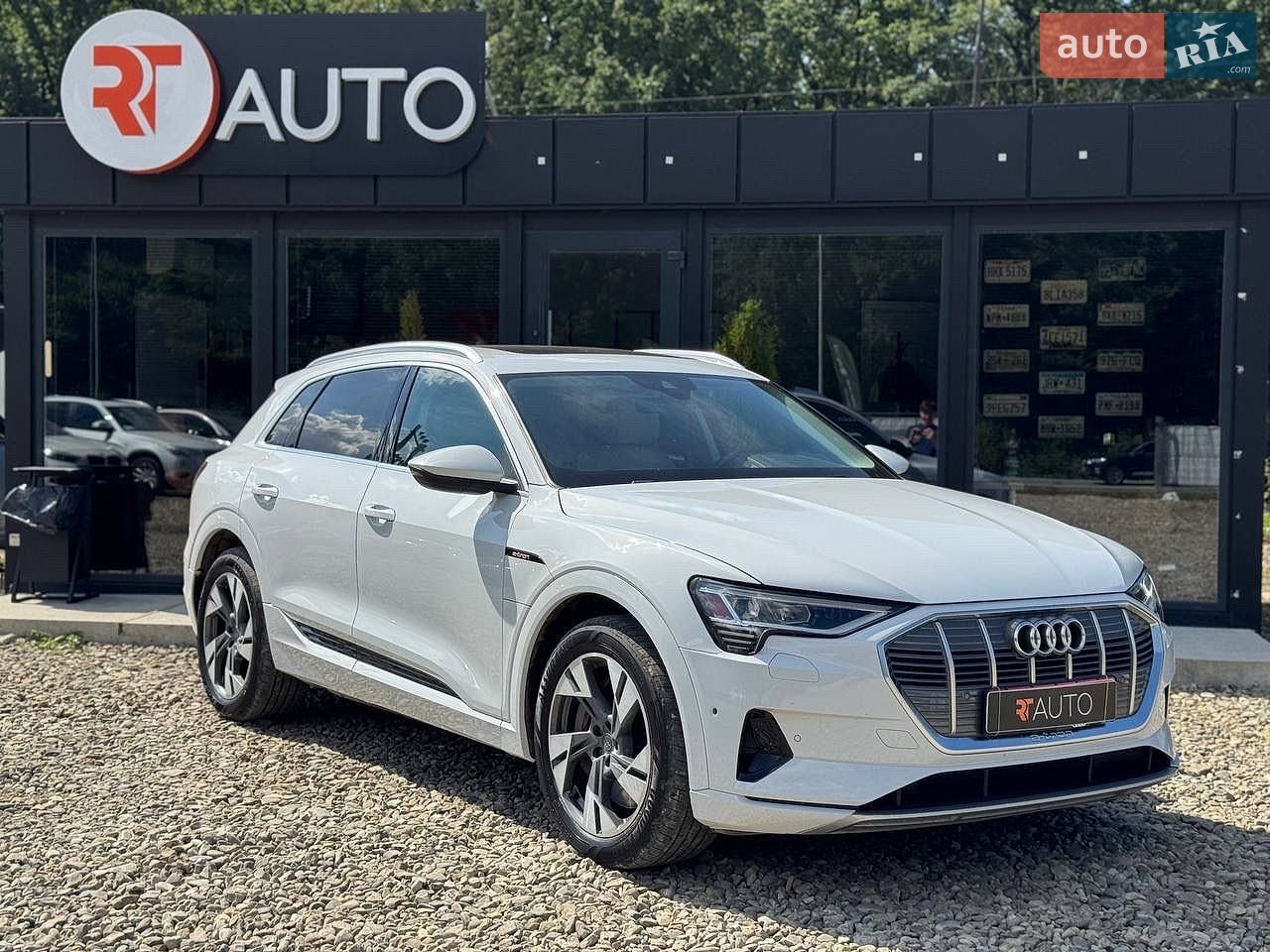 Audi e-tron 2021 VIN WA1AAAGE8MB000728 фото оголошення 7 з 22