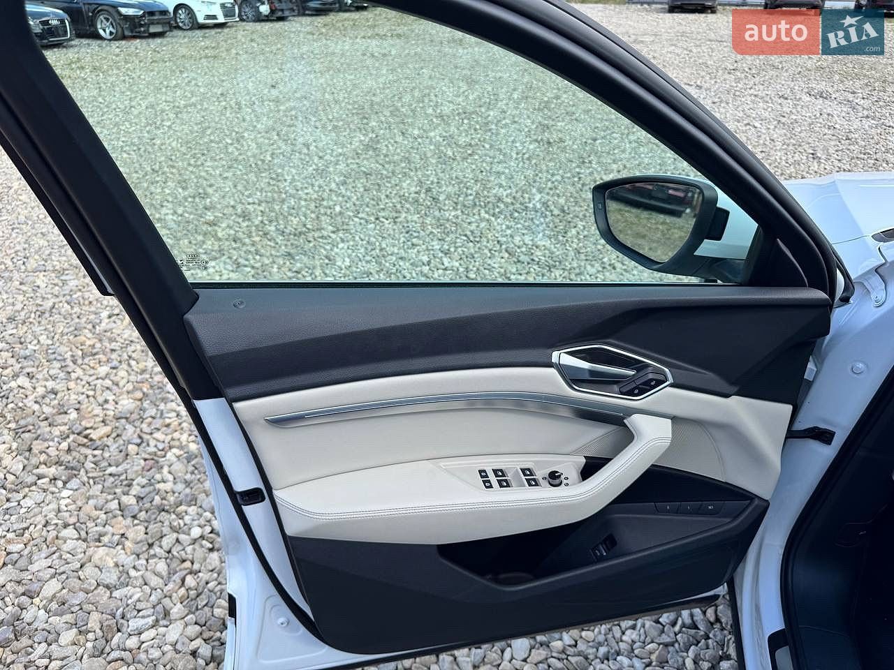 Audi e-tron 2021 VIN WA1AAAGE8MB000728 фото оголошення 9 з 22