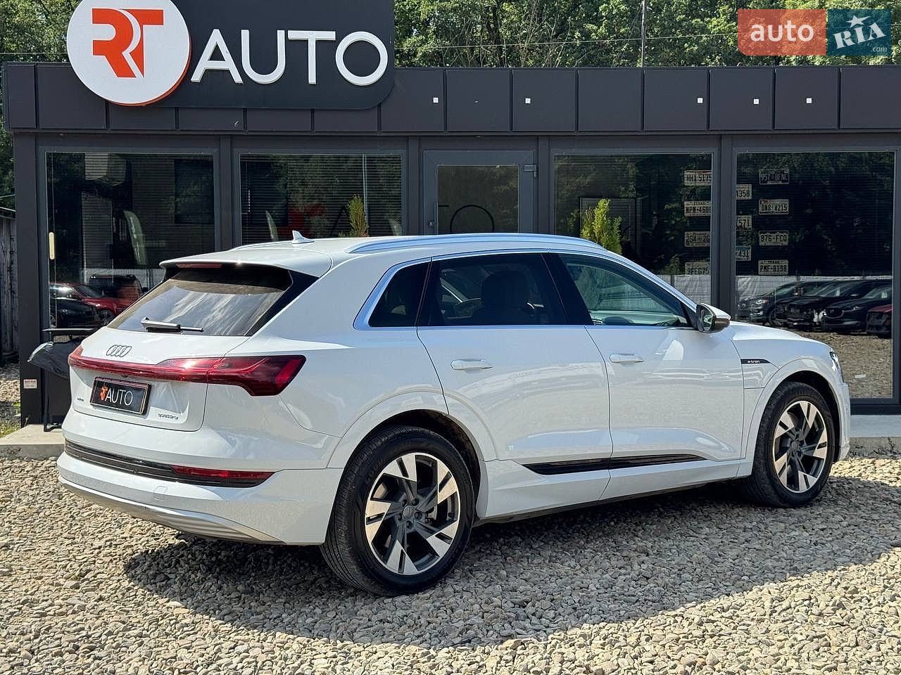 Audi e-tron 2021 VIN WA1AAAGE8MB000728 фото оголошення 5 з 22