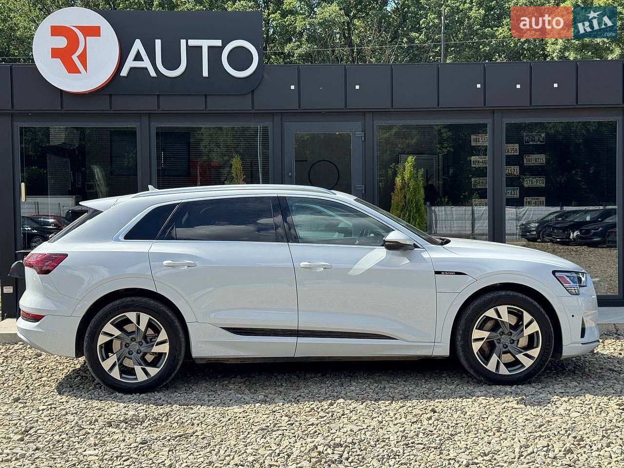 Audi e-tron 2021 VIN WA1AAAGE8MB000728 фото оголошення 6 з 22