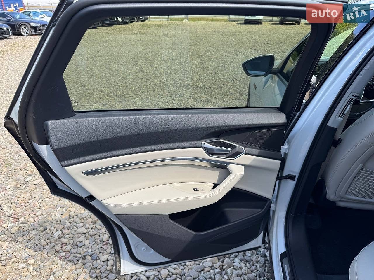 Audi e-tron 2021 VIN WA1AAAGE8MB000728 фото оголошення 15 з 22