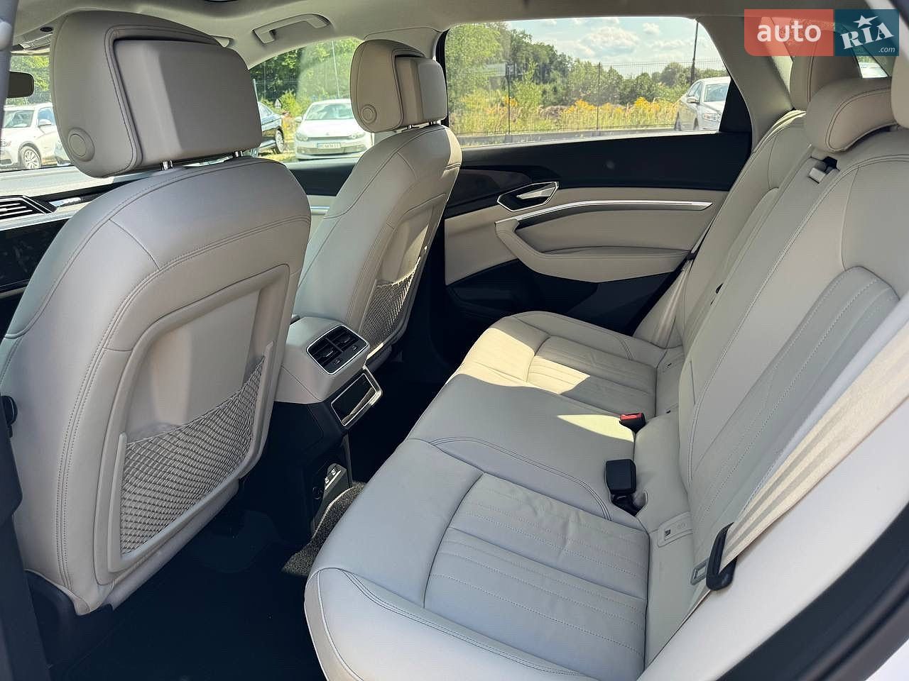 Audi e-tron 2021 VIN WA1AAAGE8MB000728 фото оголошення 16 з 22