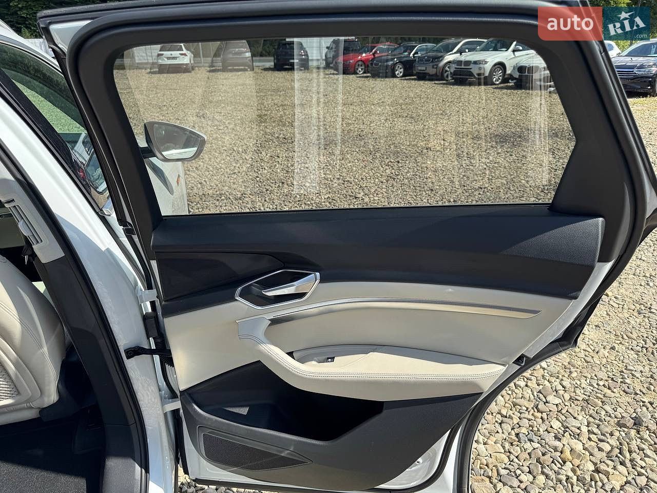 Audi e-tron 2021 VIN WA1AAAGE8MB000728 фото оголошення 17 з 22