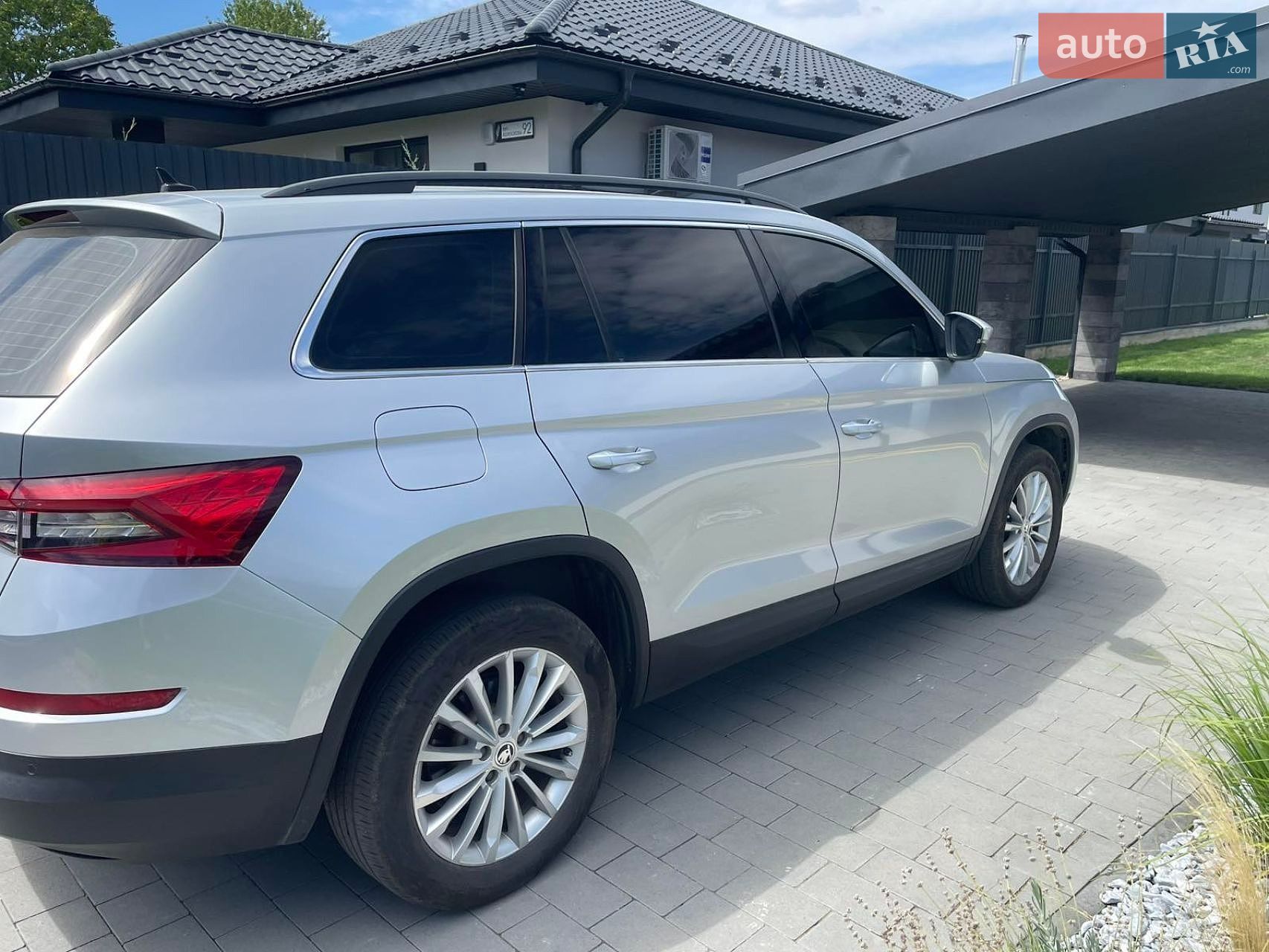 Skoda Kodiaq 2018 VIN TMBLJ6NS2KB400138 фото оголошення 2 з 17