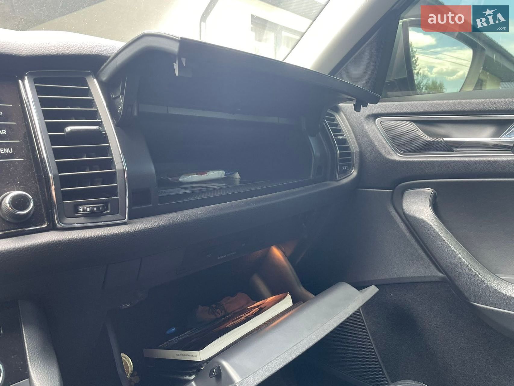Skoda Kodiaq 2018 VIN TMBLJ6NS2KB400138 фото оголошення 9 з 17
