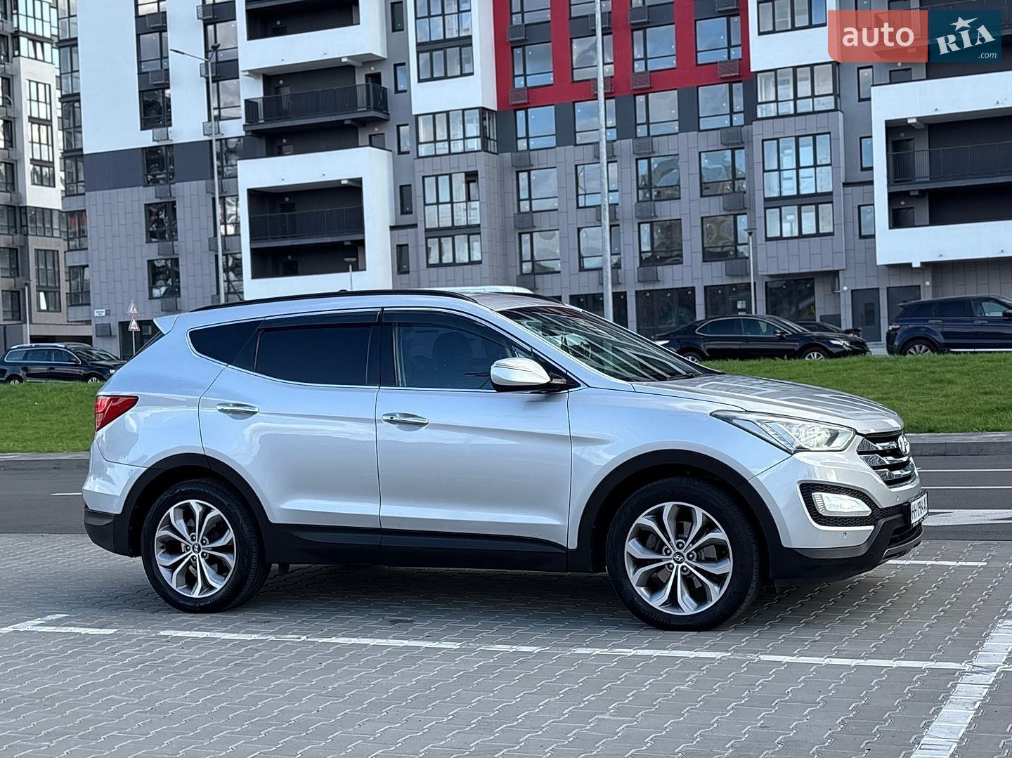 Hyundai Santa FE 2012 VIN KMHSW81UBDU014703 фото оголошення 4 з 38