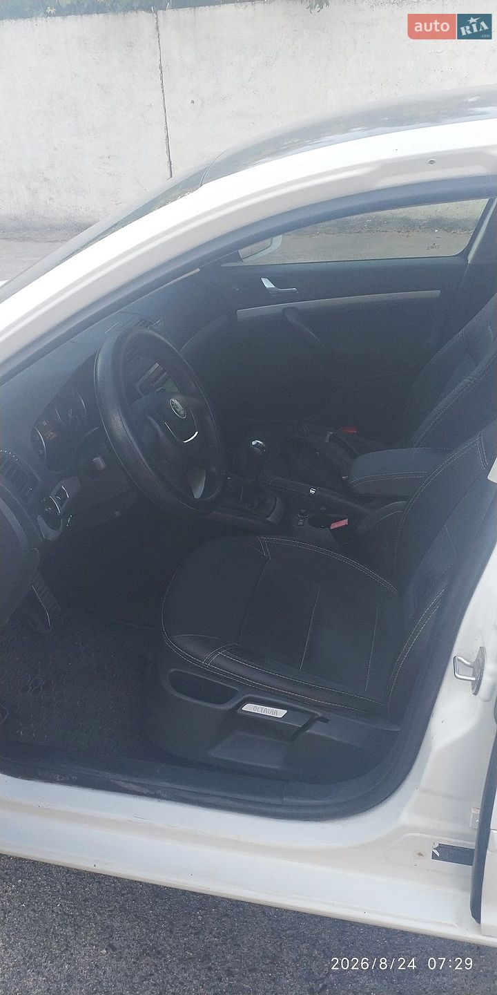 Skoda Octavia 2010 VIN TMBBK41Z6BB152153 фото оголошення 8 з 14