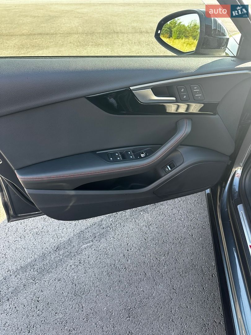 Audi A4 2018 VIN WAUPNAF47JN020148 фото оголошення 16 з 21
