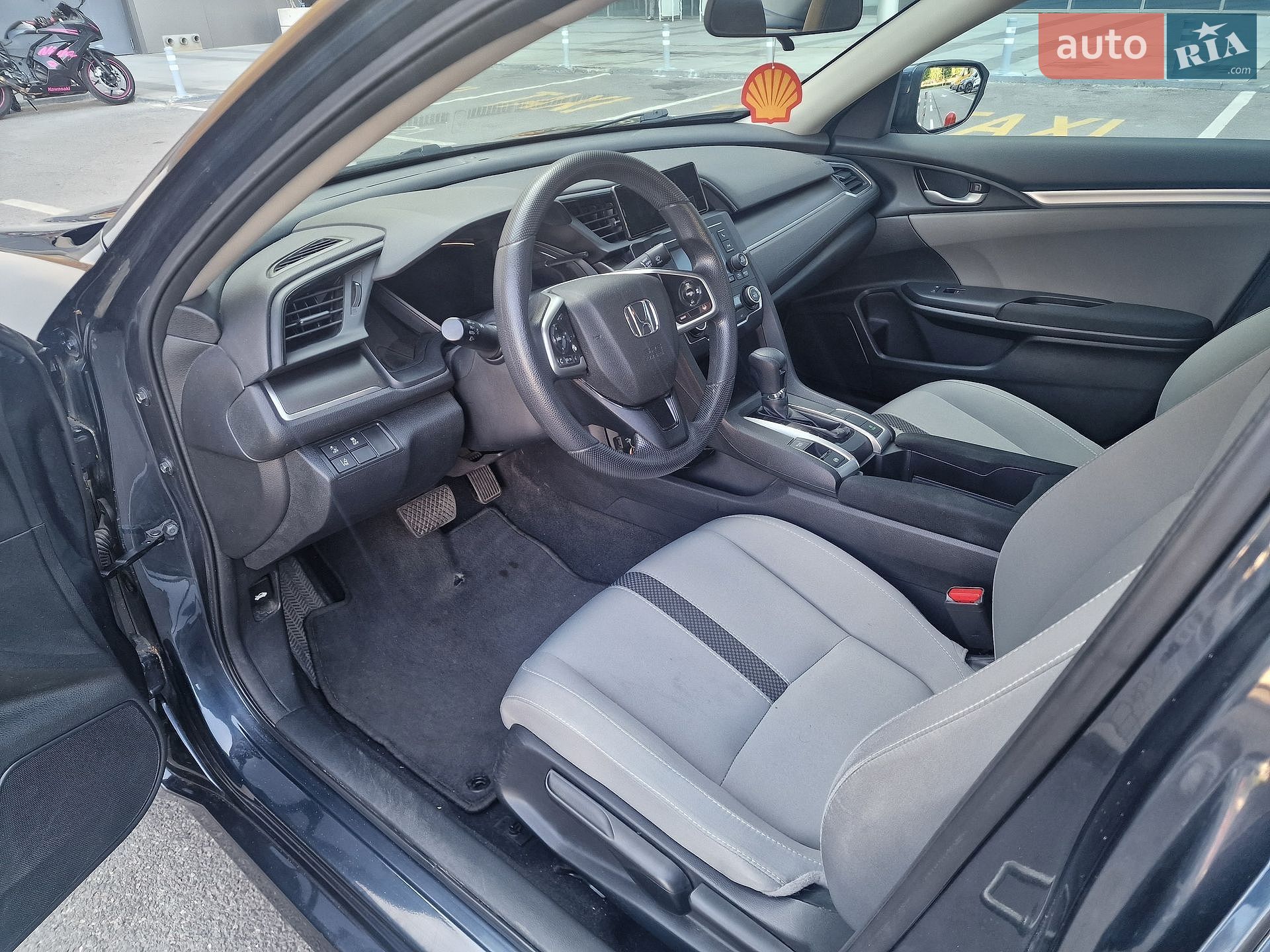 Honda Civic 2019 VIN 2HGFC2F61KH601166 фото оголошення 7 з 9