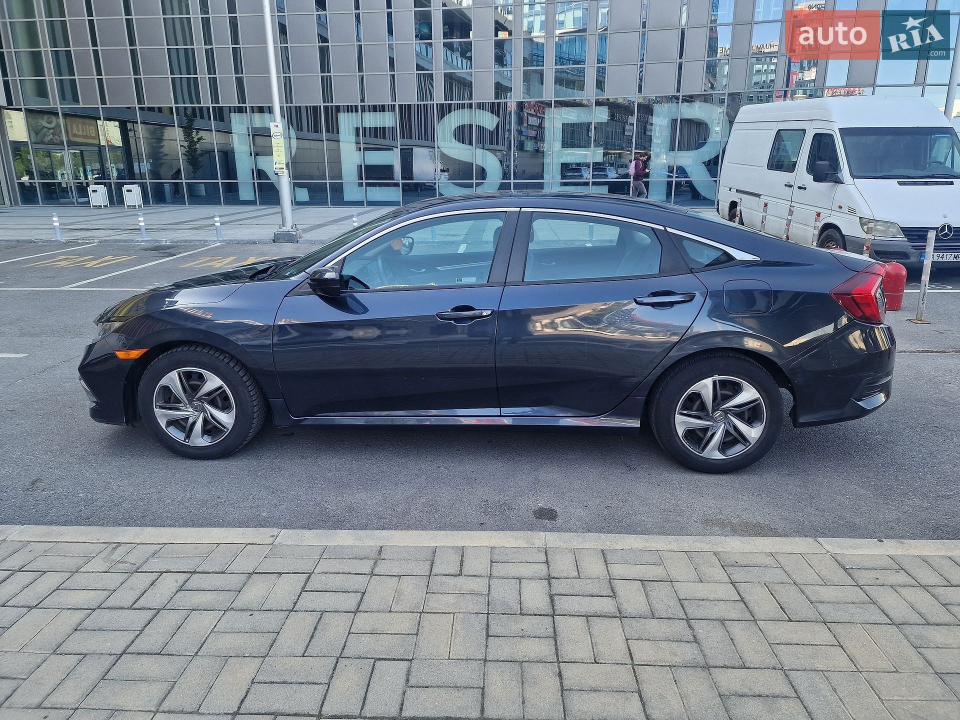 Honda Civic 2019 VIN 2HGFC2F61KH601166 фото оголошення 3 з 9