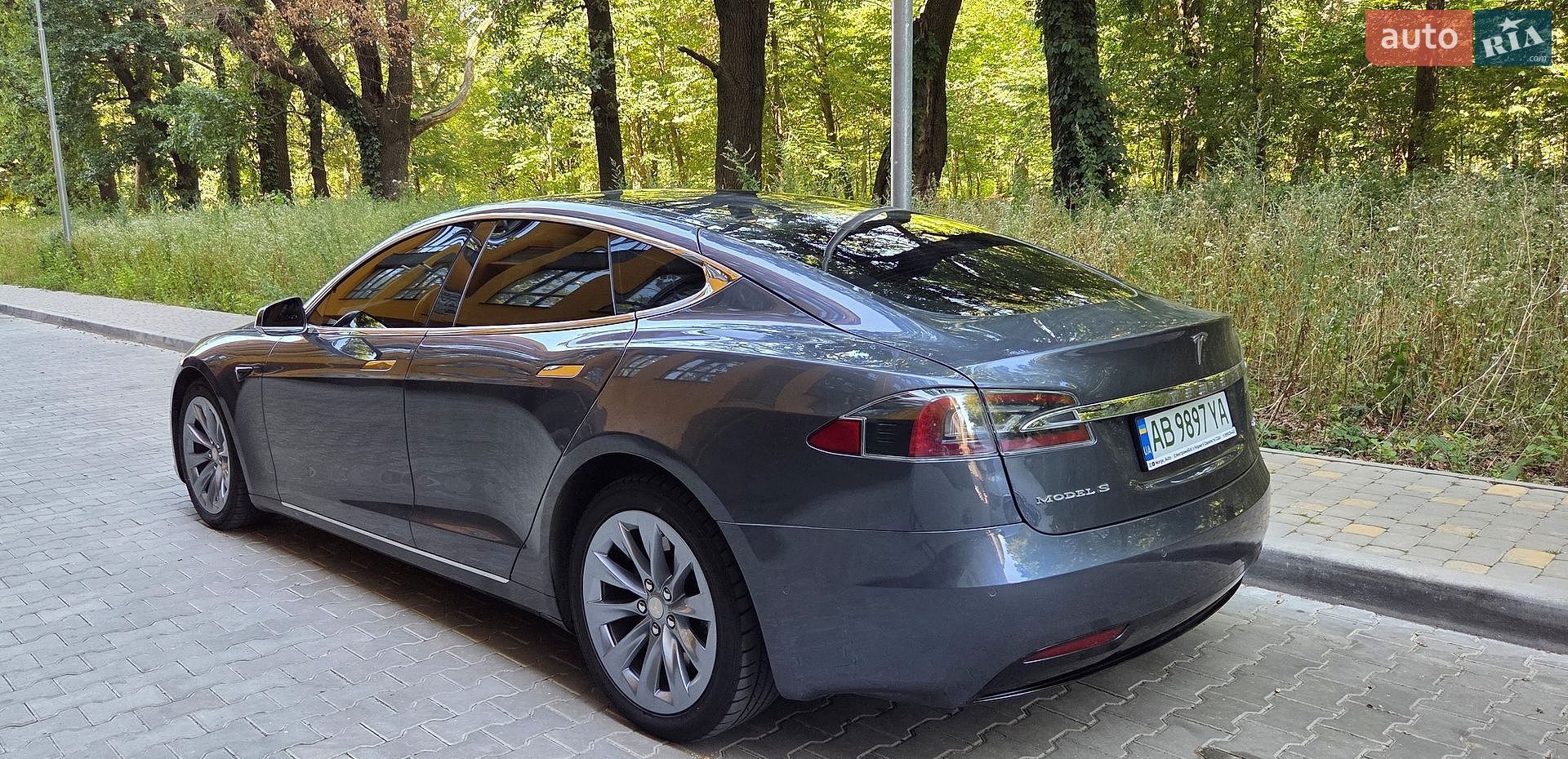 Tesla Model S 2018 VIN 5YJSA7E27JF239346 фото оголошення 3 з 17