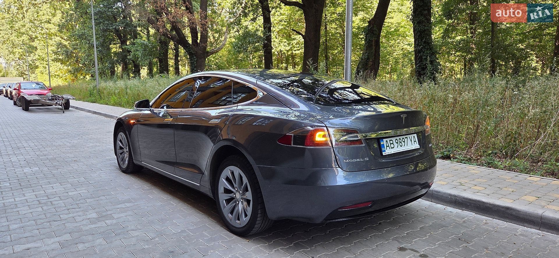 Tesla Model S 2018 VIN 5YJSA7E27JF239346 фото оголошення 5 з 17