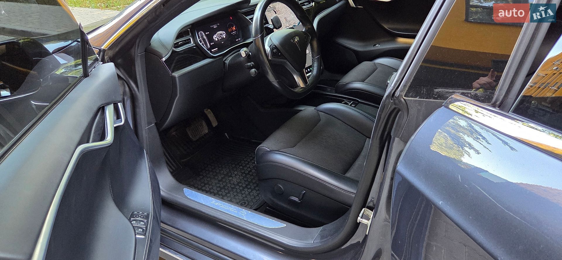 Tesla Model S 2018 VIN 5YJSA7E27JF239346 фото оголошення 12 з 17
