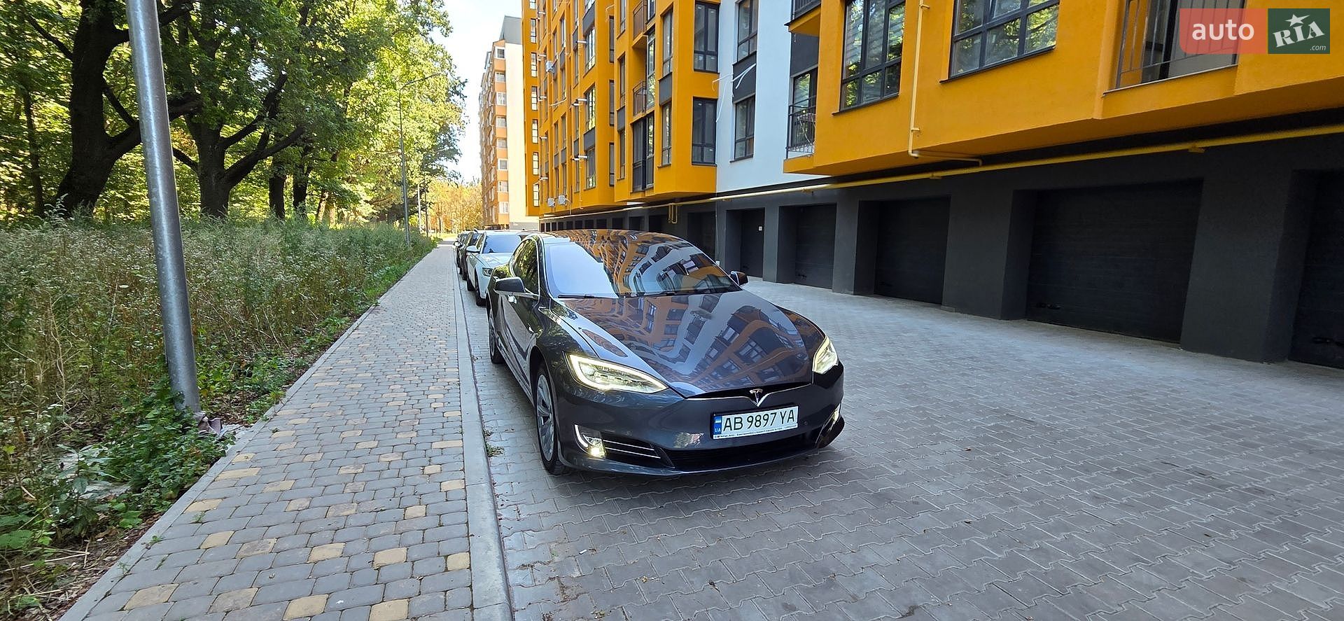 Tesla Model S 2018 VIN 5YJSA7E27JF239346 фото оголошення 8 з 17