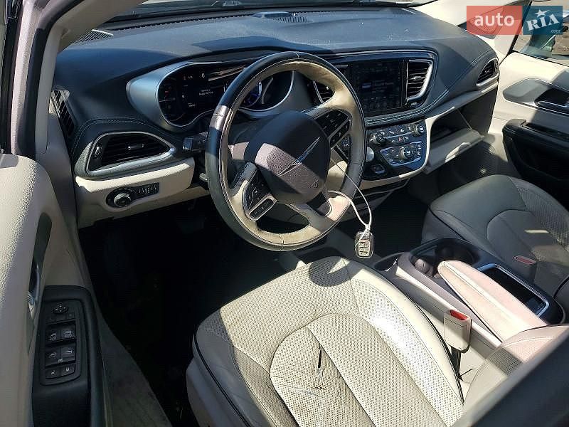 Chrysler Pacifica 2017 VIN 2C4RC1N71JR105258 фото оголошення 8 з 13