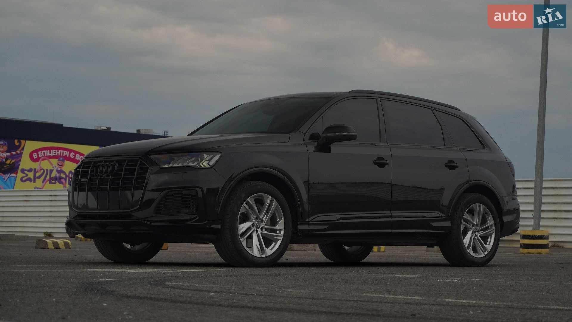 Audi Q7 2019 VIN WA1LXAF70LD002972 фото оголошення 2 з 34