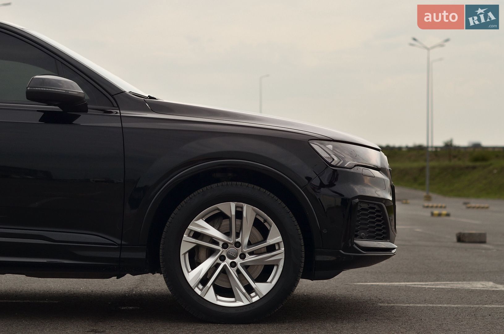 Audi Q7 2019 VIN WA1LXAF70LD002972 фото оголошення 8 з 34