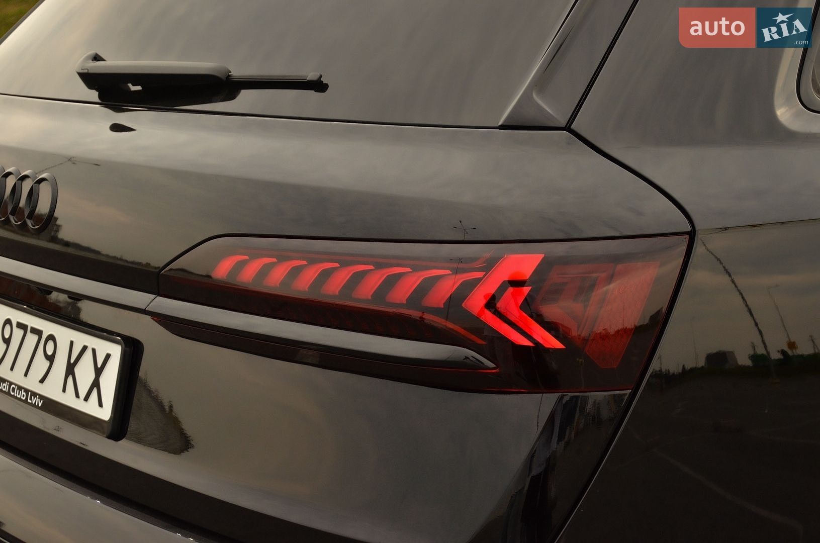 Audi Q7 2019 VIN WA1LXAF70LD002972 фото оголошення 10 з 34