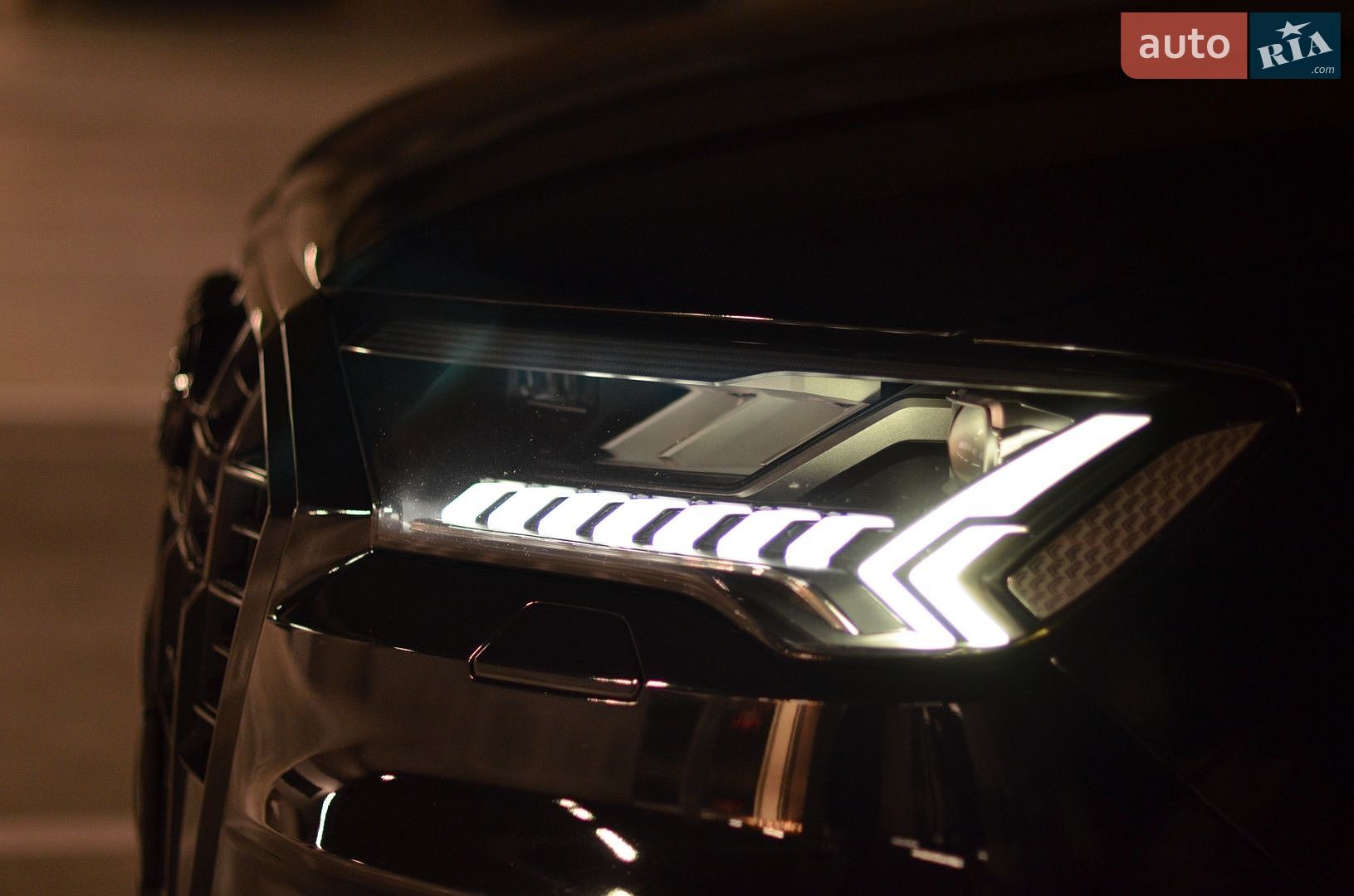 Audi Q7 2019 VIN WA1LXAF70LD002972 фото оголошення 15 з 34